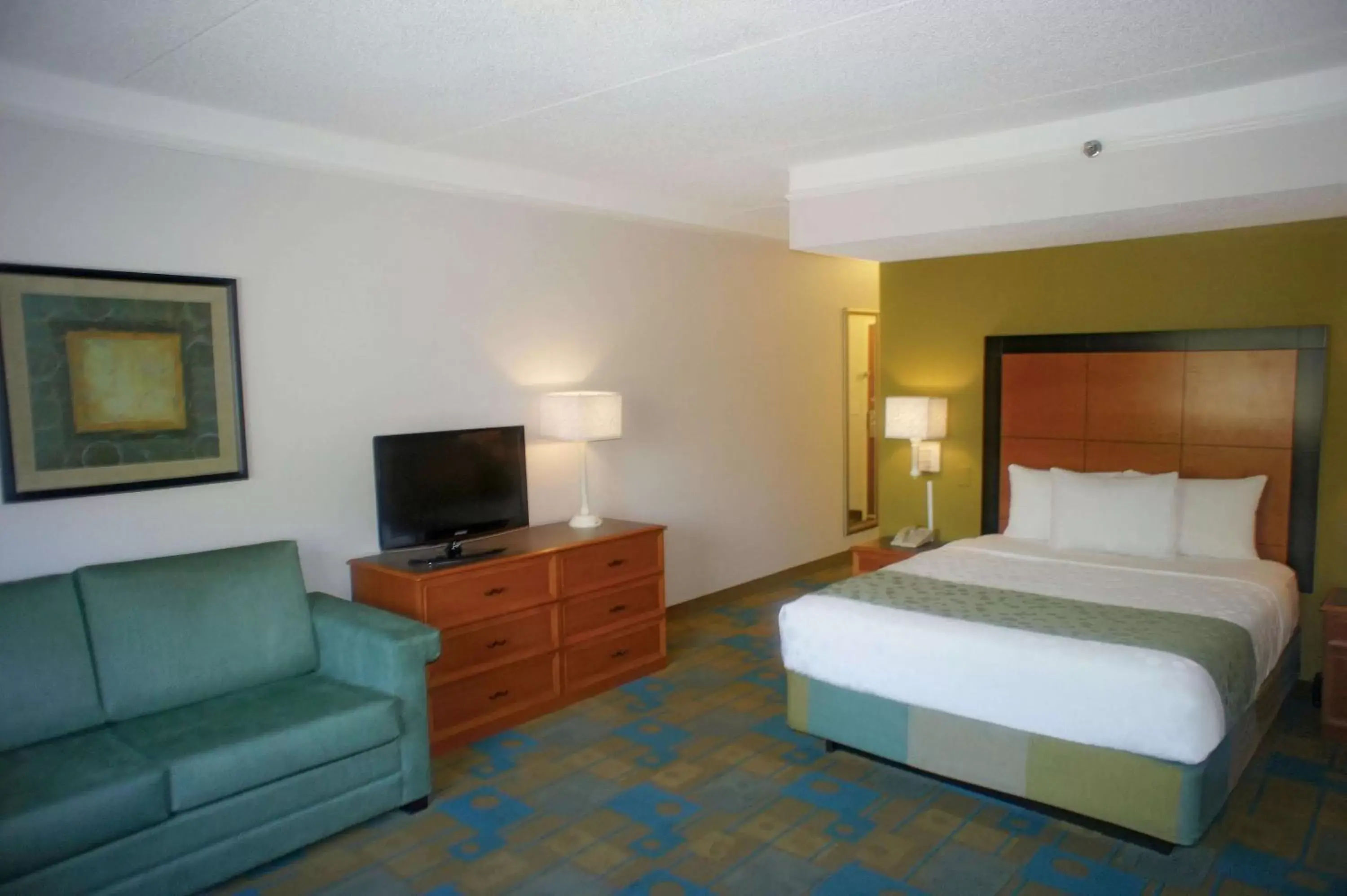 Photo of the whole room, Bed in La Quinta by Wyndham St. Pete-Clearwater Airport Photo of the whole room, Bed in La Quinta by Wyndham St. Pete-Clearwater Airport