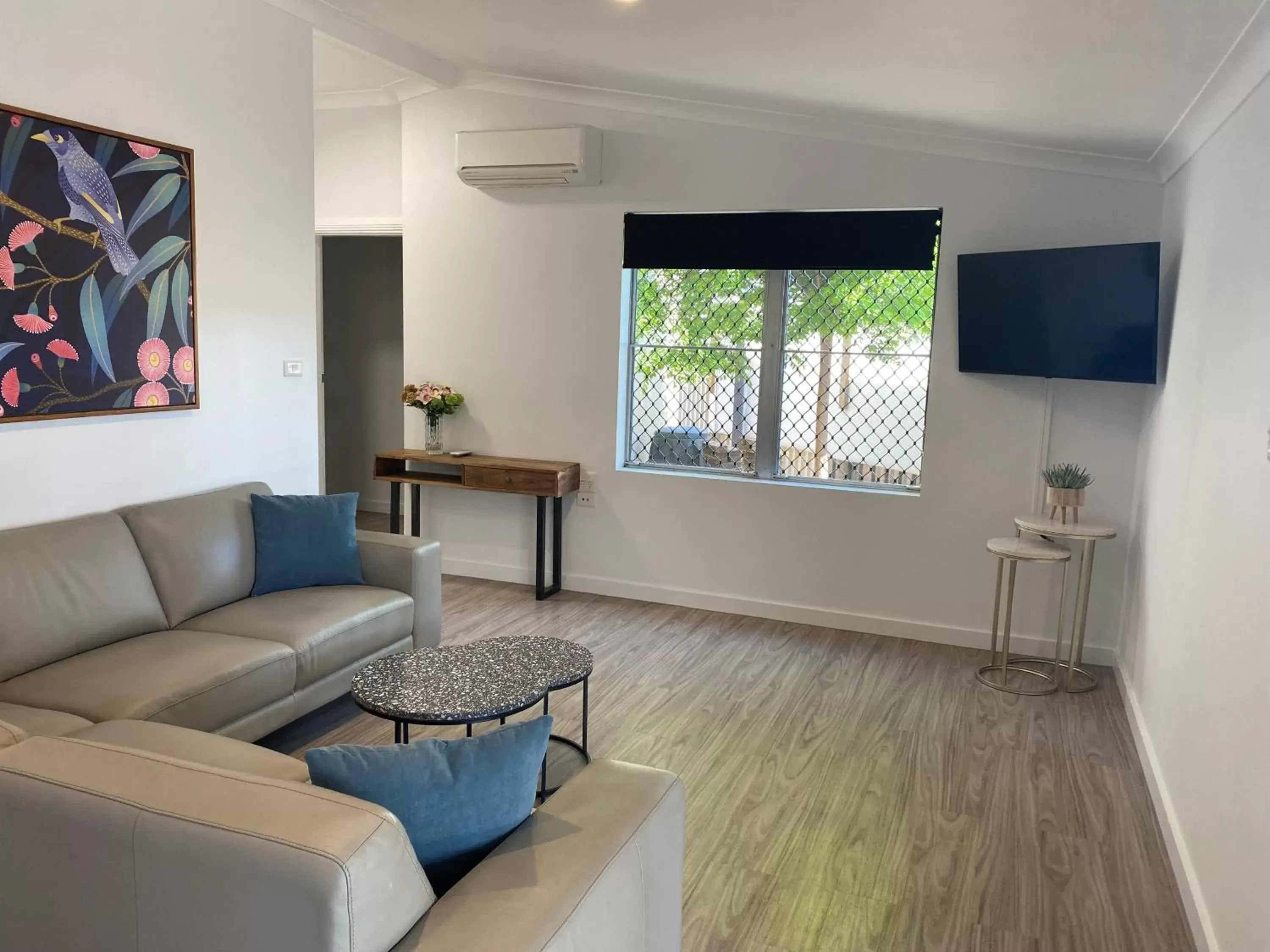 Three-Bedroom Apartment in New England Motor Lodge Three-Bedroom Apartment in New England Motor Lodge