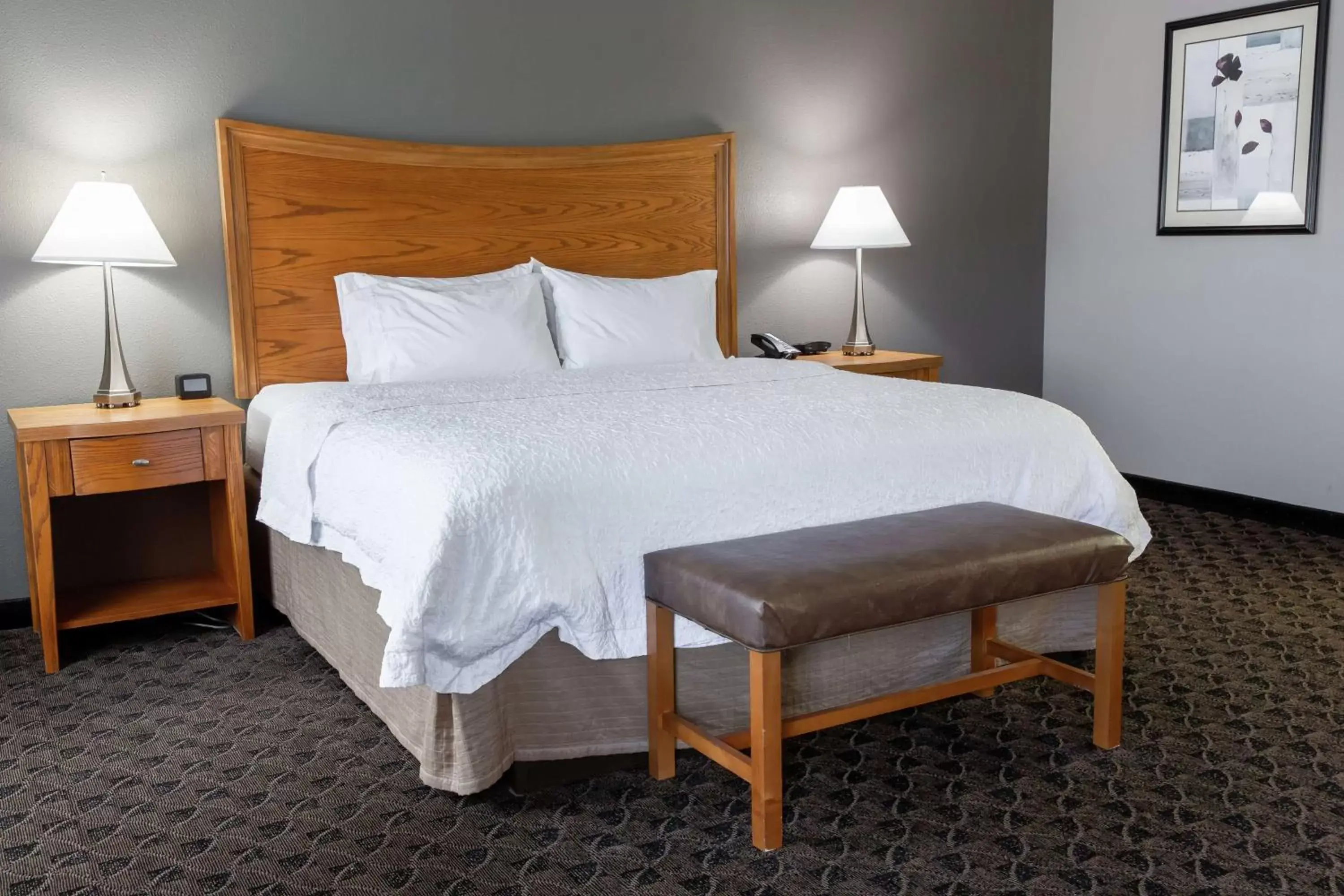 Bed in Hampton Inn & Suites Chesapeake-Square Mall