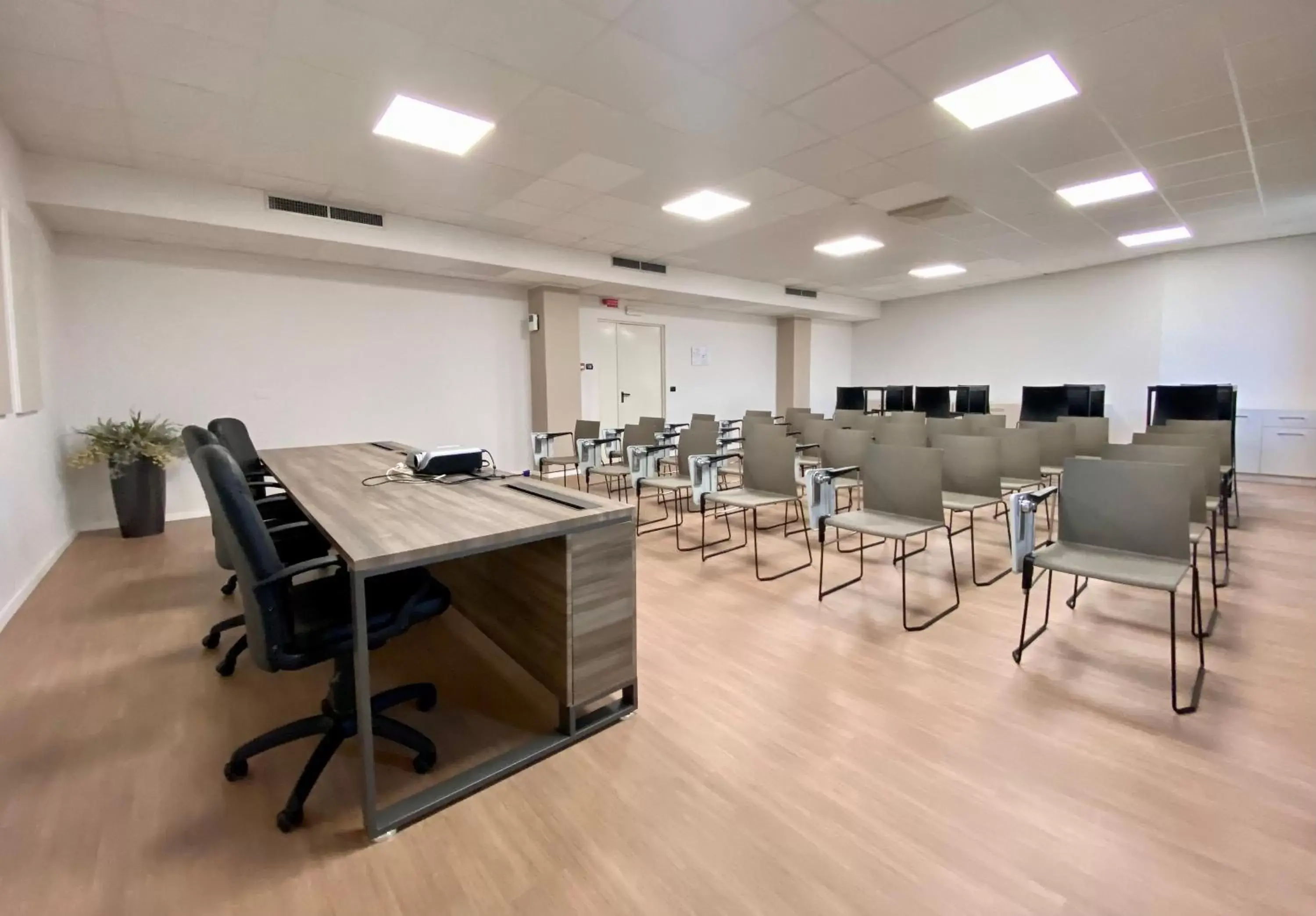 Meeting/conference room, Business Area/Conference Room in Break Hotel