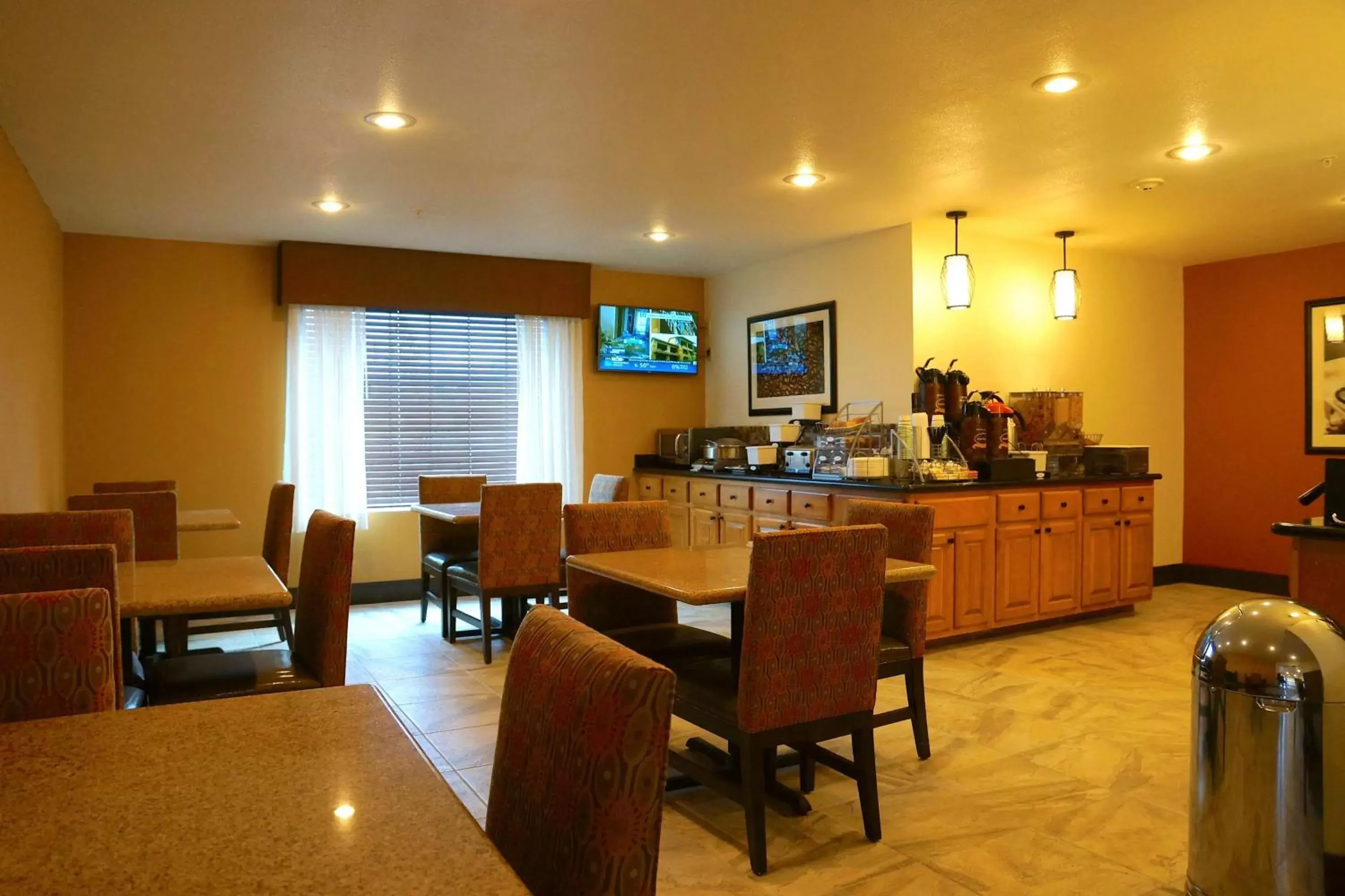 Restaurant/Places to Eat in Best Western East El Paso Inn