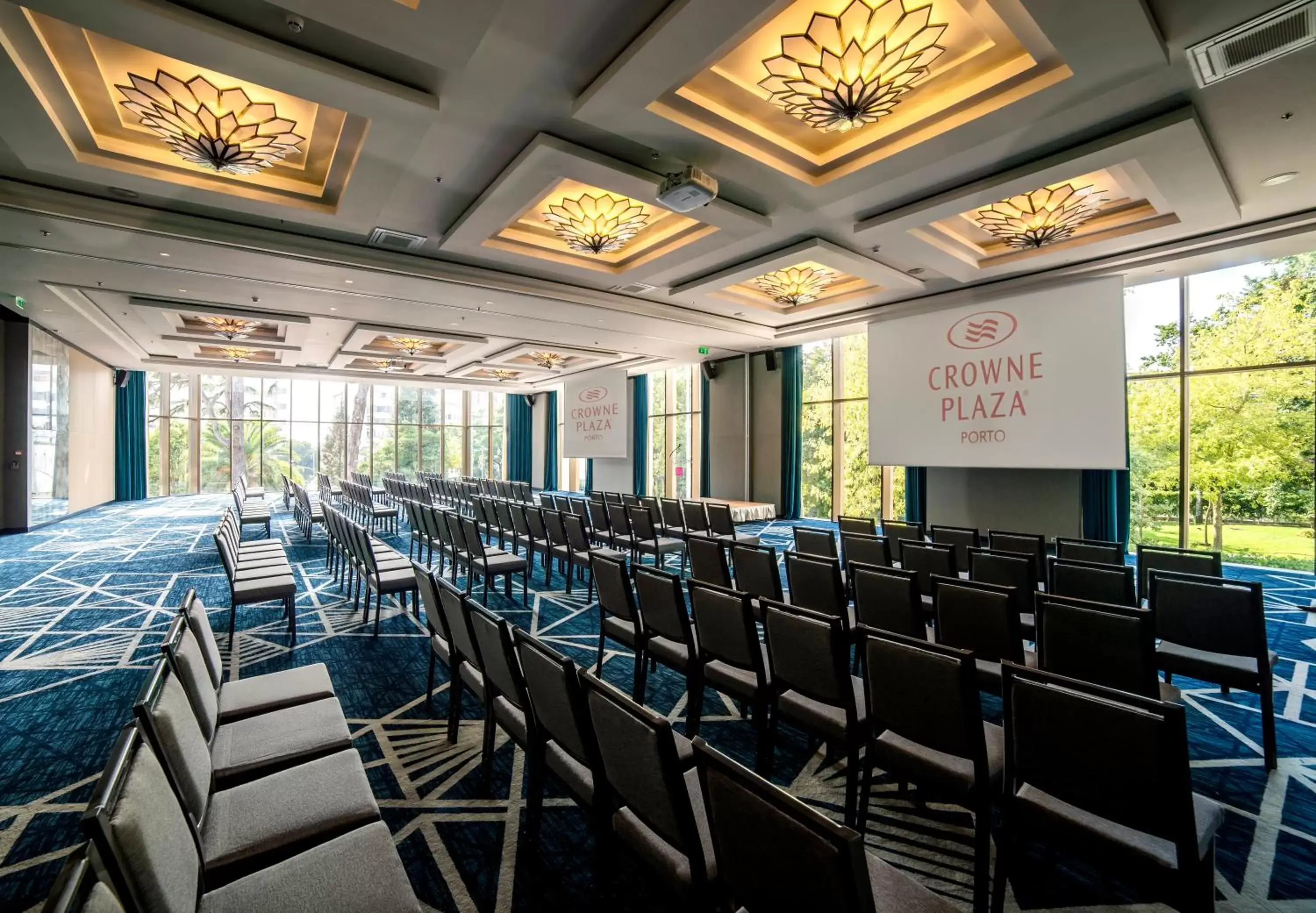 Meeting/conference room in Crowne Plaza Porto, an IHG Hotel