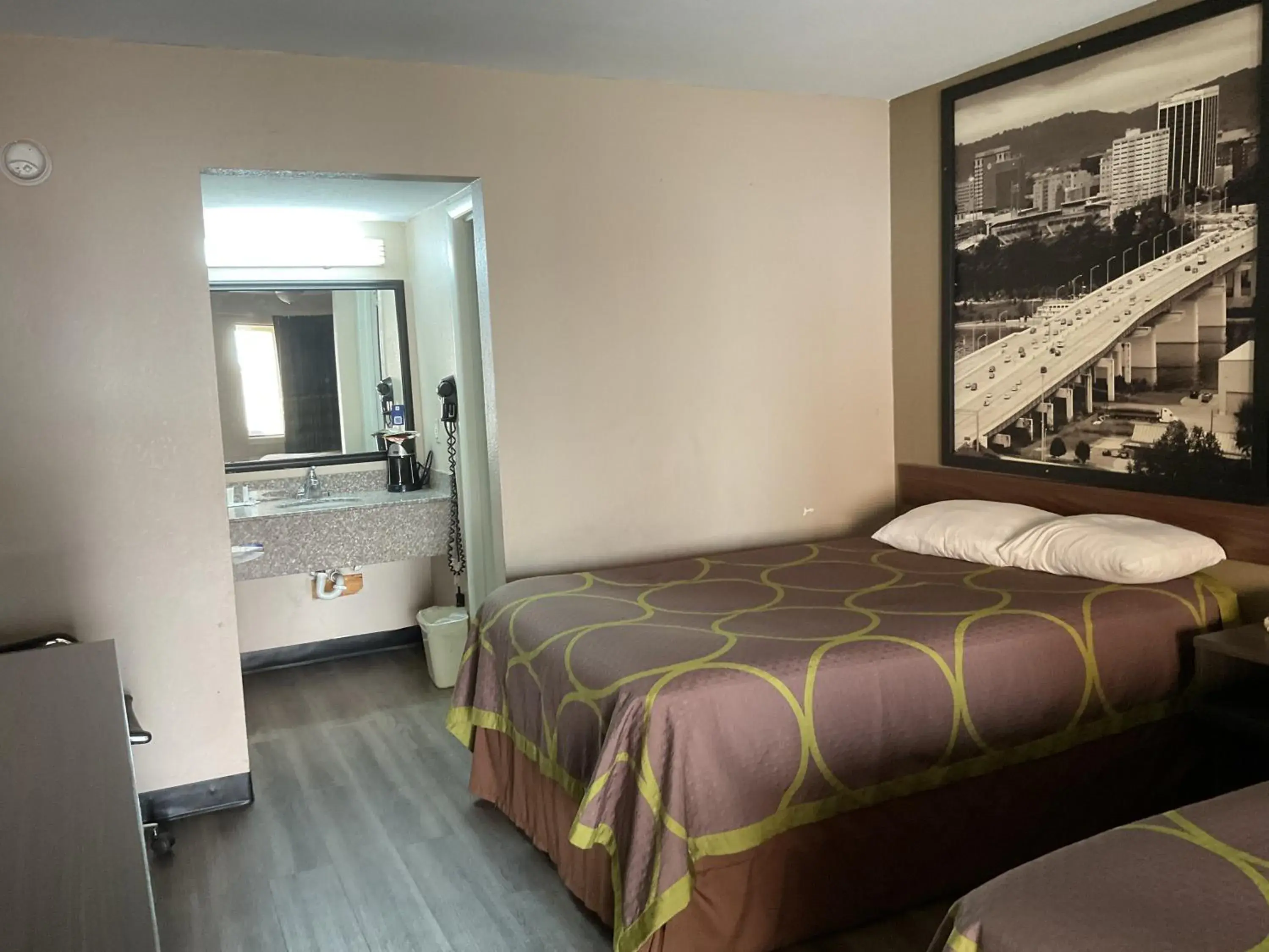Bedroom, Bed in Super 8 by Wyndham Chattanooga/East Ridge