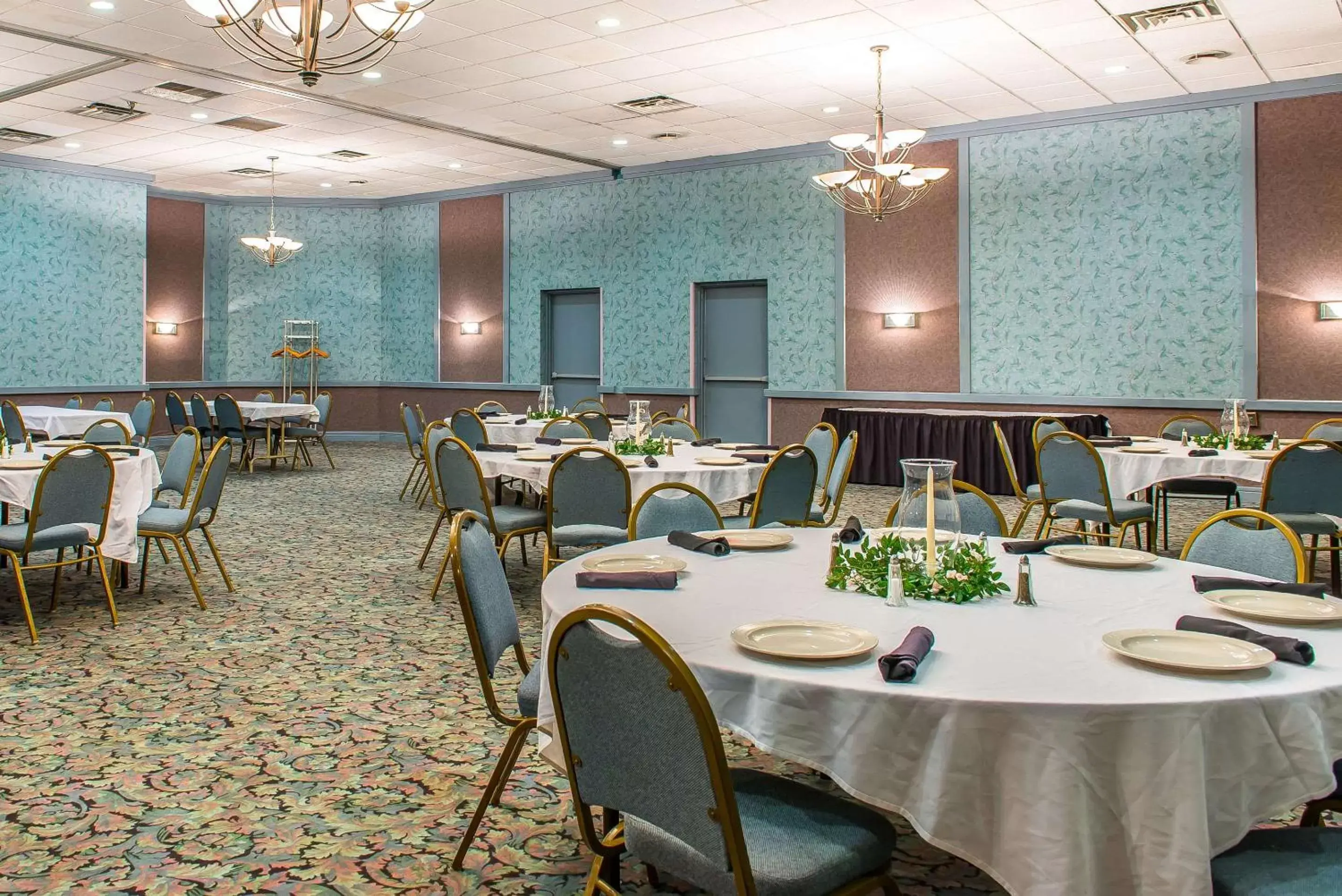 On site, Restaurant/Places to Eat in Quality Inn & Conference Center - Springfield