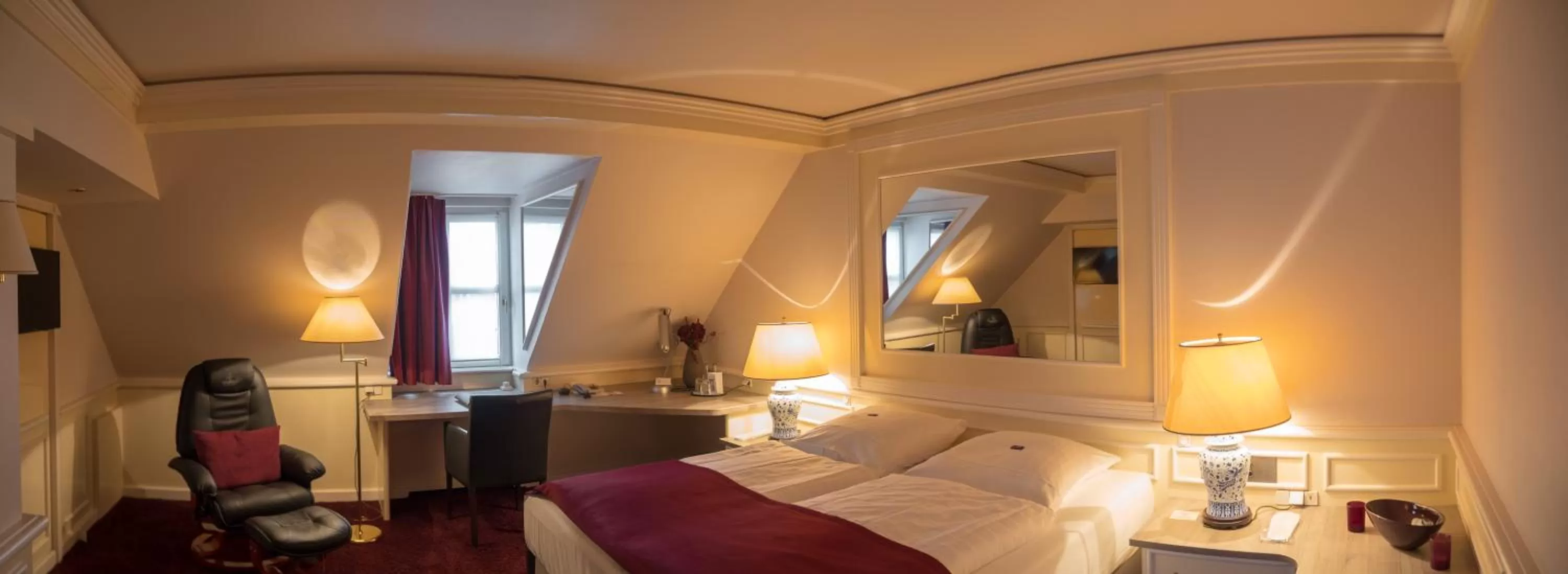 Photo of the whole room, Bed in Hotel Lippischer Hof