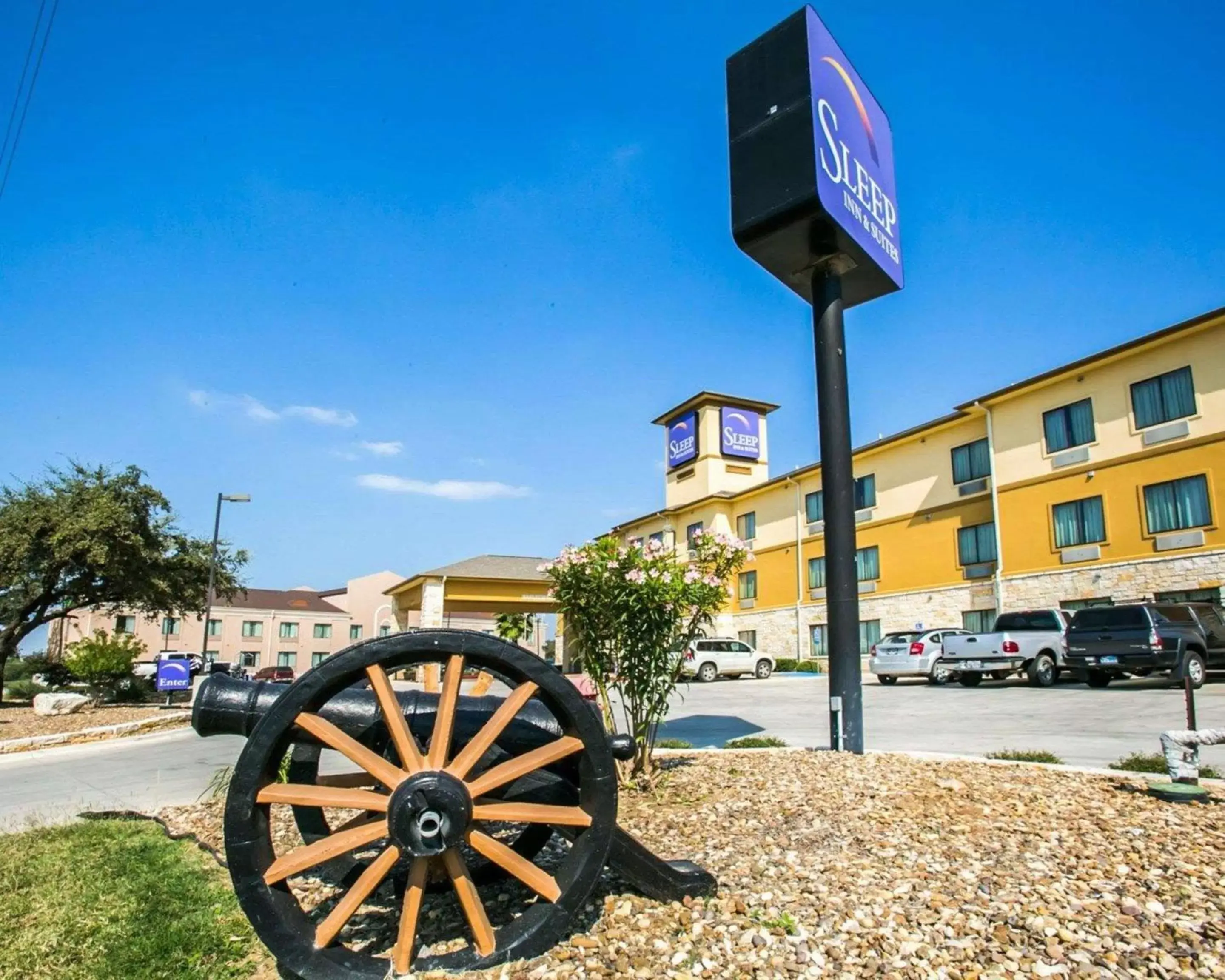 Property Building in Sleep Inn & Suites near Palmetto State Park