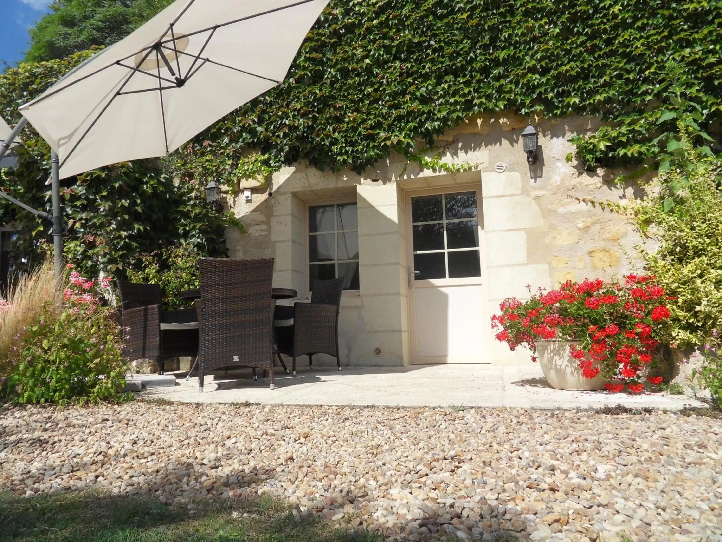 Facade/entrance, Property Building in Troglodelice