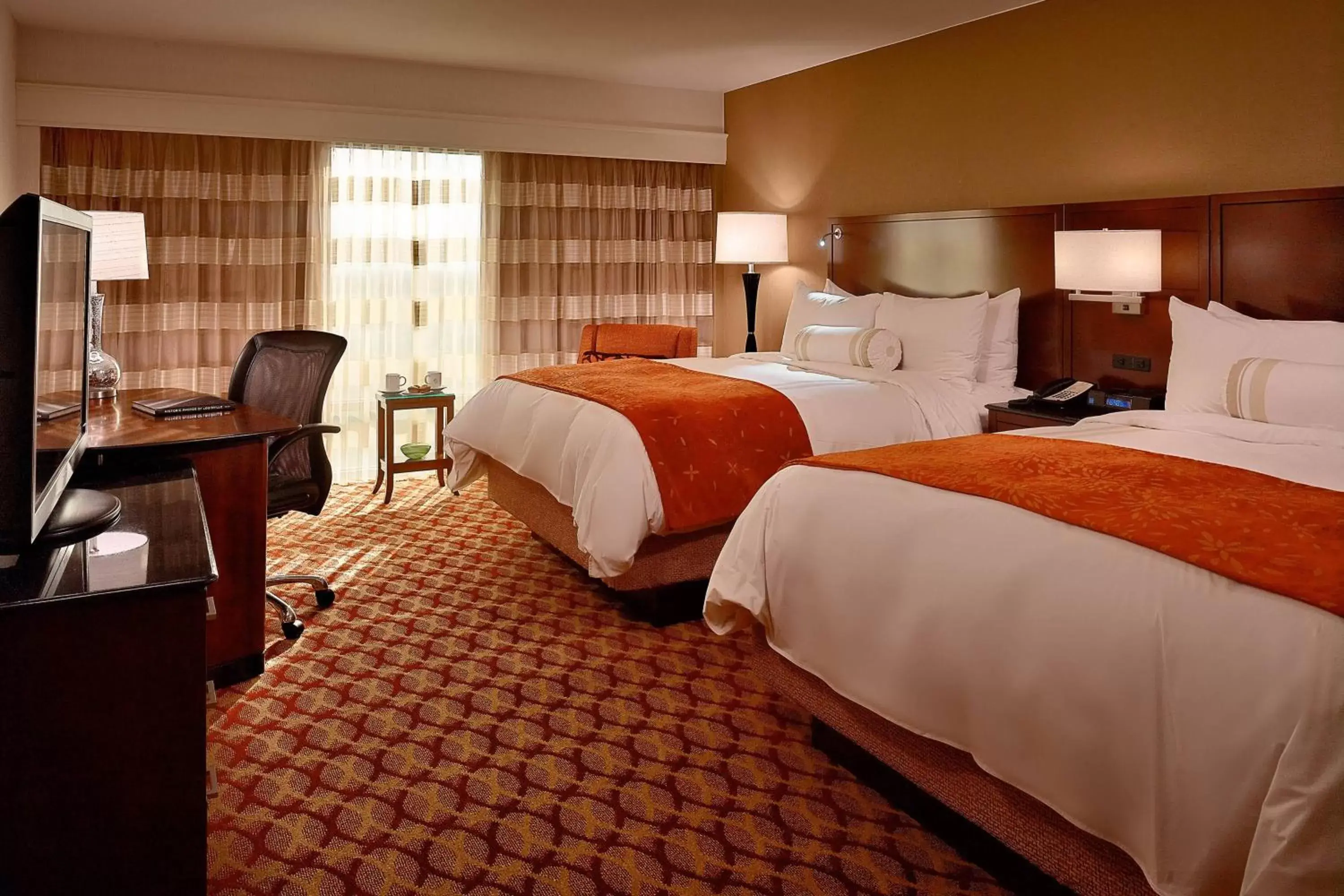 Photo of the whole room, Bed in Marriott Louisville East