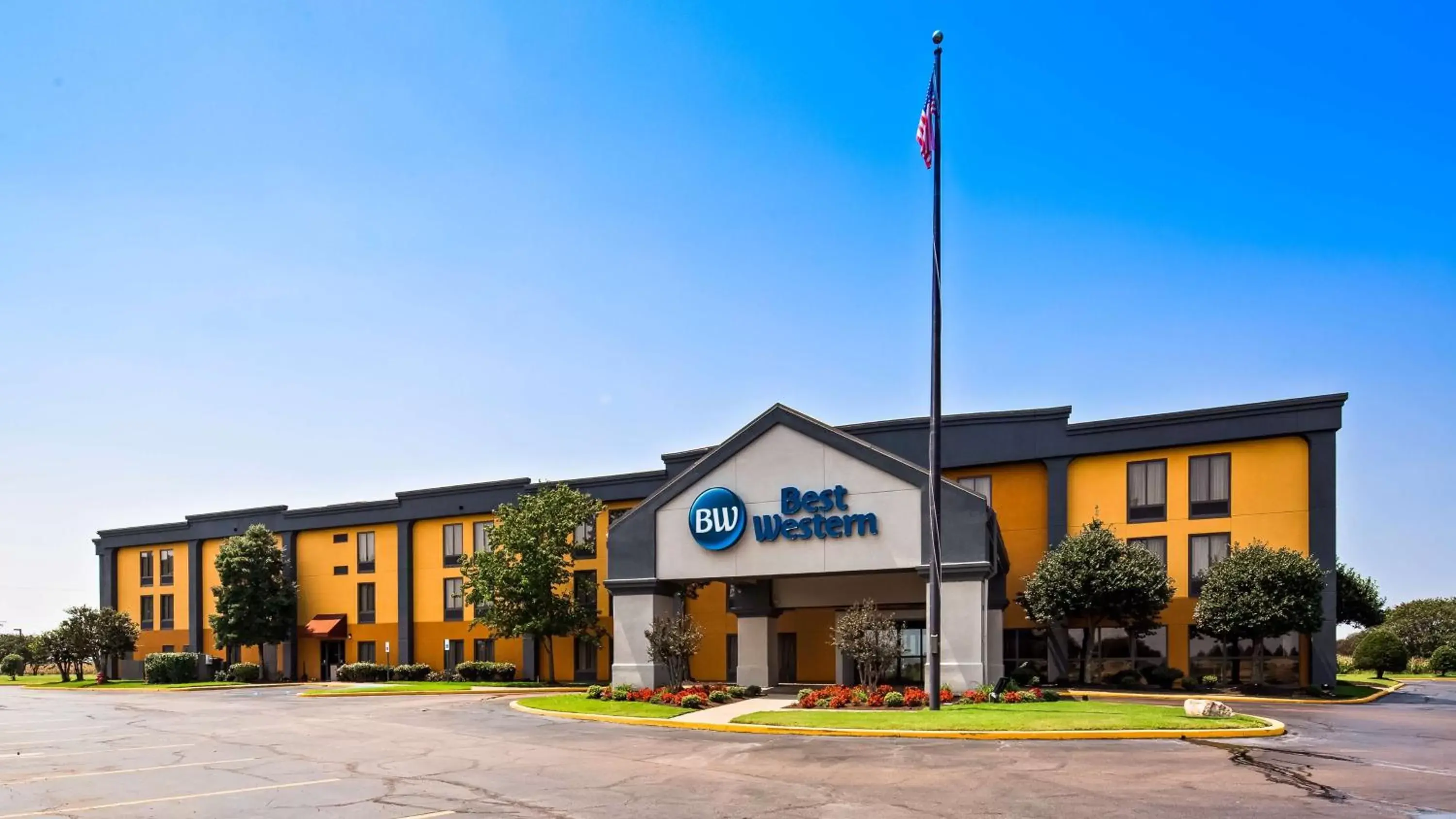 Property Building in SureStay Hotel by Best Western Robinsonville Tunica