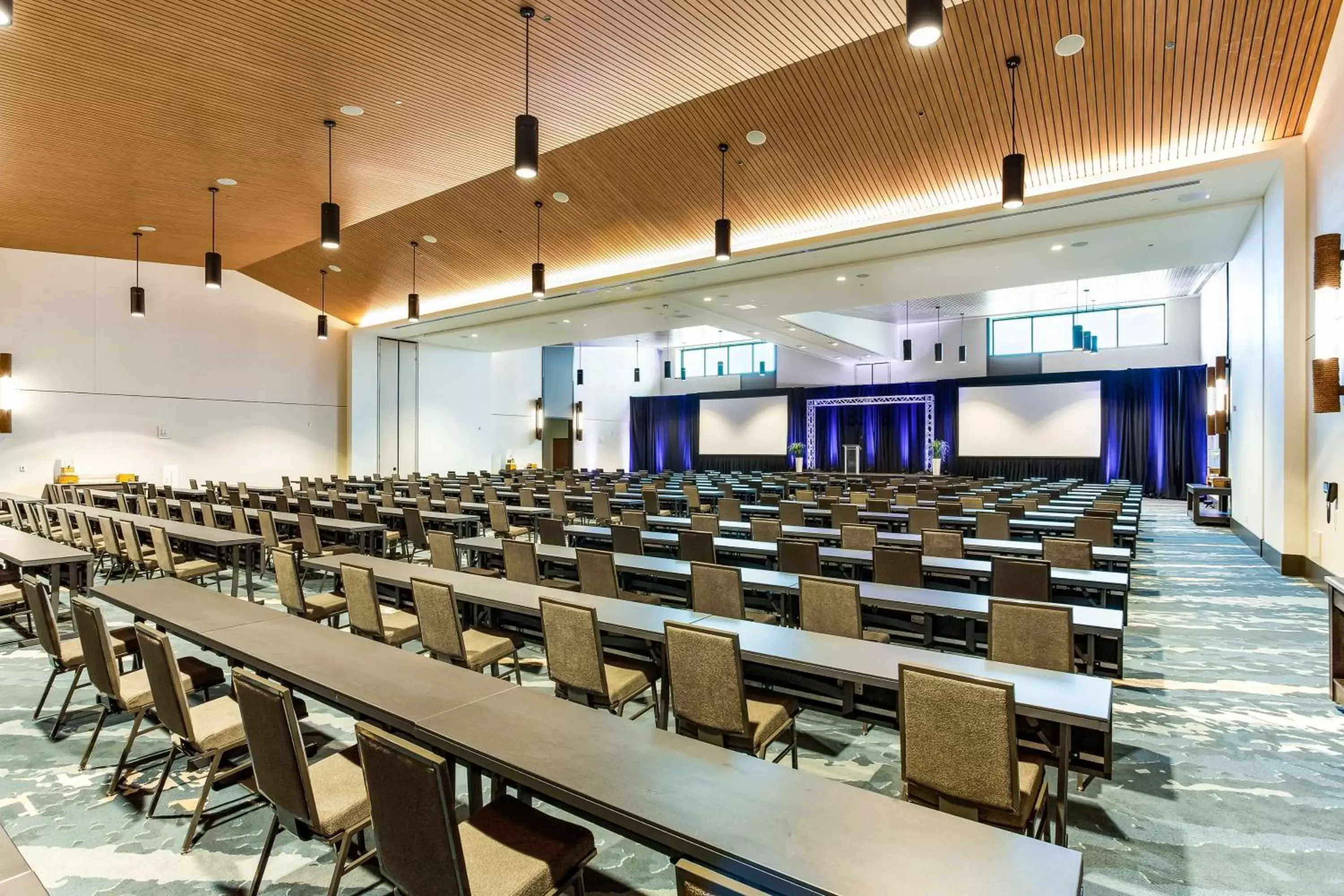 Meeting/conference room in The Lodge at Gulf State Park, A Hilton Hotel