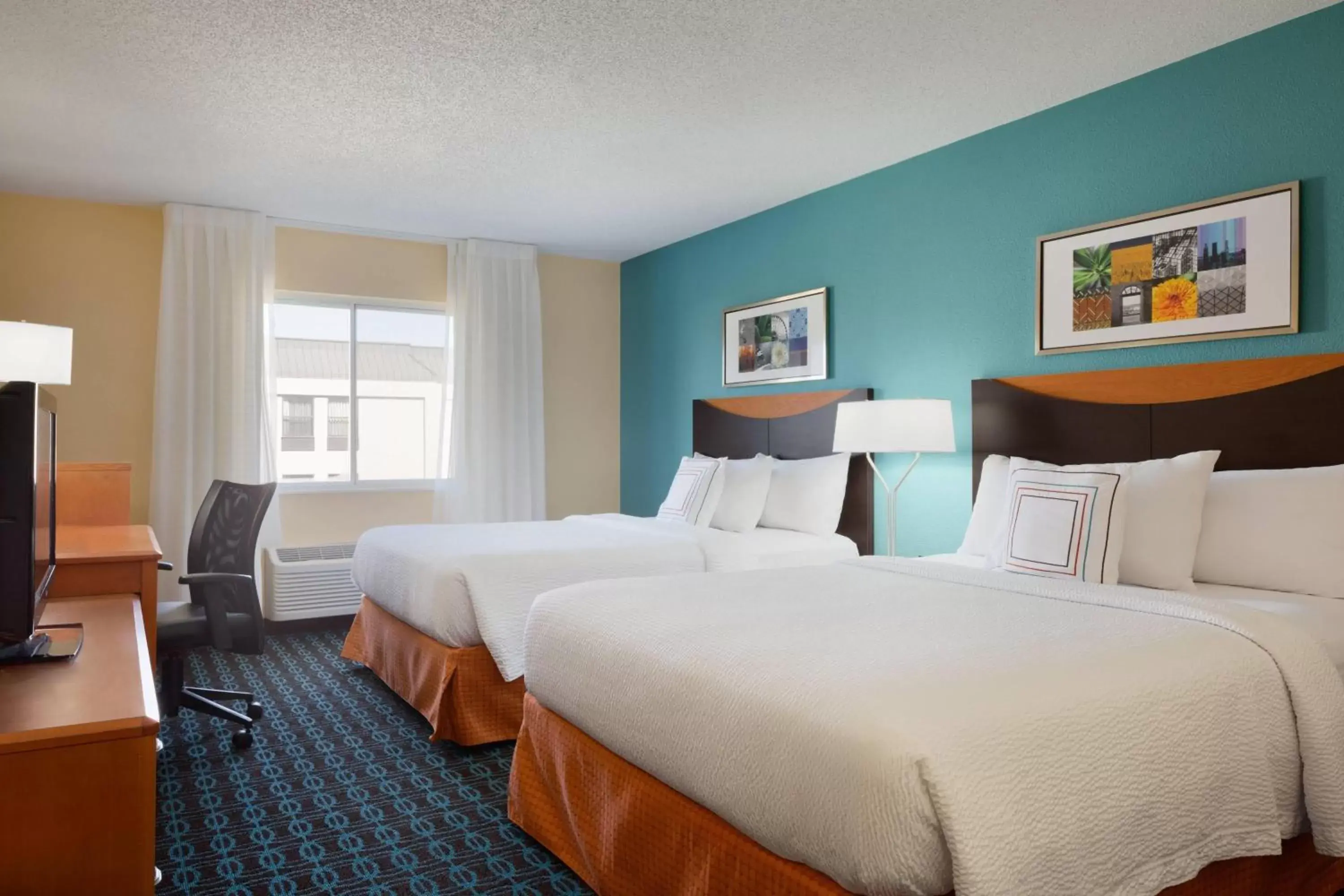 Photo of the whole room, Bed in Fairfield Inn & Suites Youngstown Boardman Poland