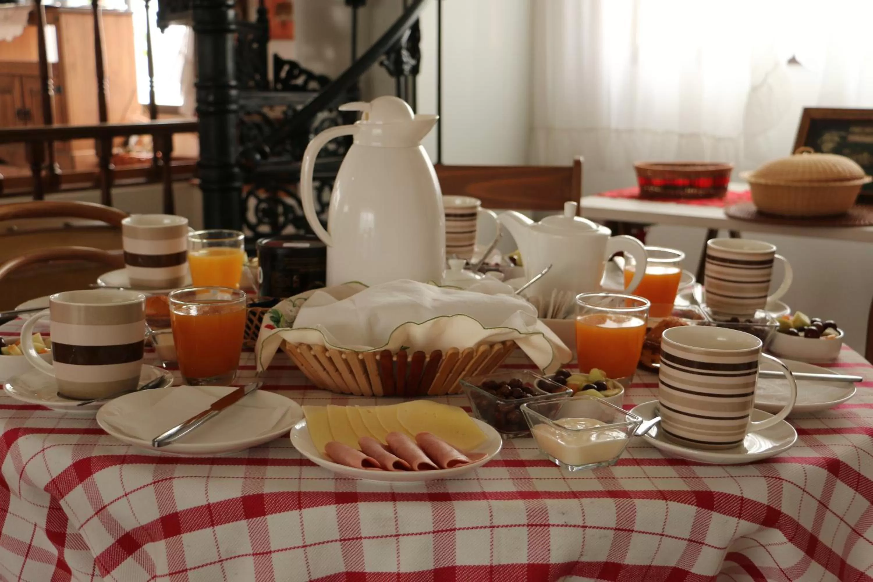 Breakfast in Sandy Point B&B