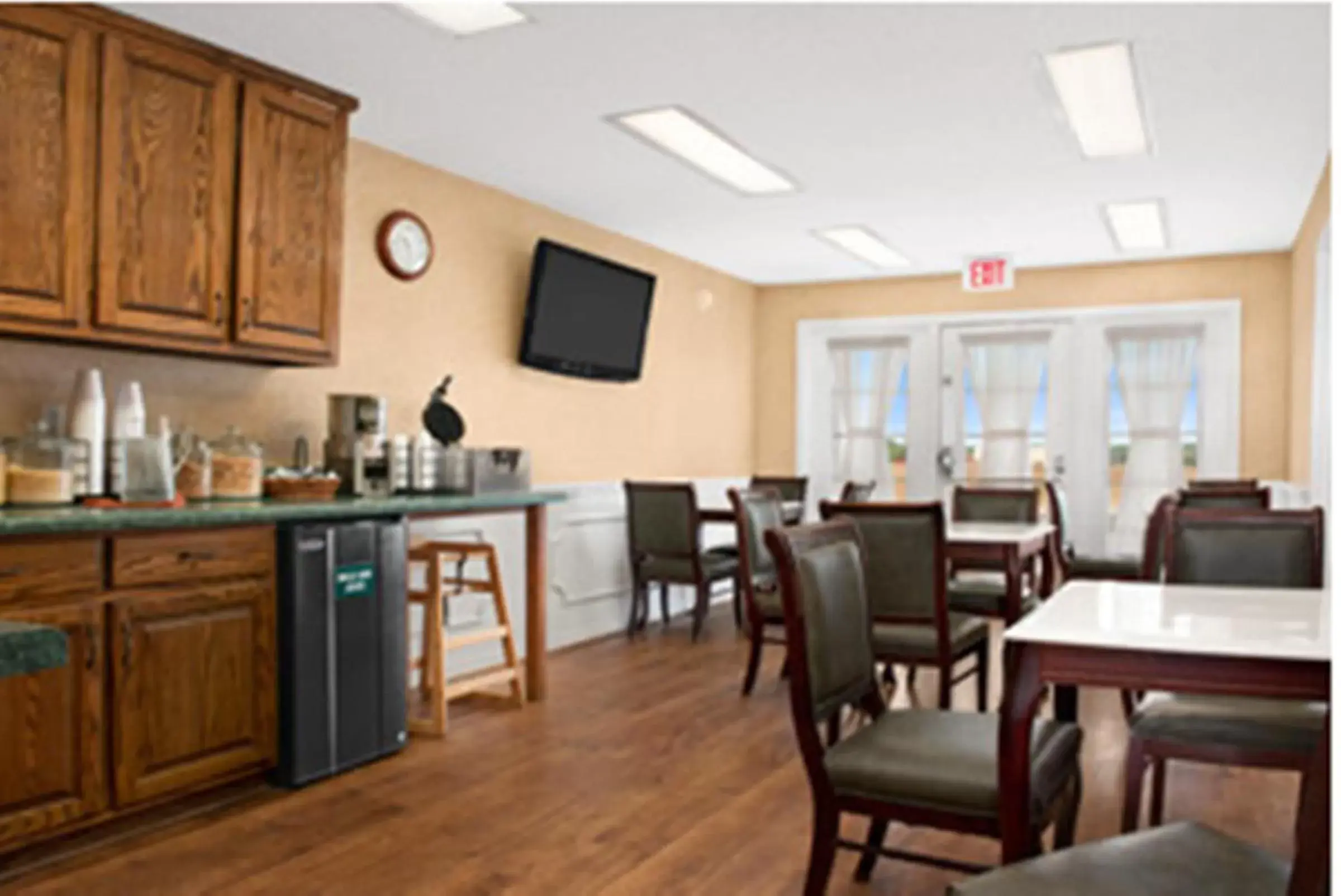 Kitchen or kitchenette, Restaurant/Places to Eat in Baymont by Wyndham Sanford