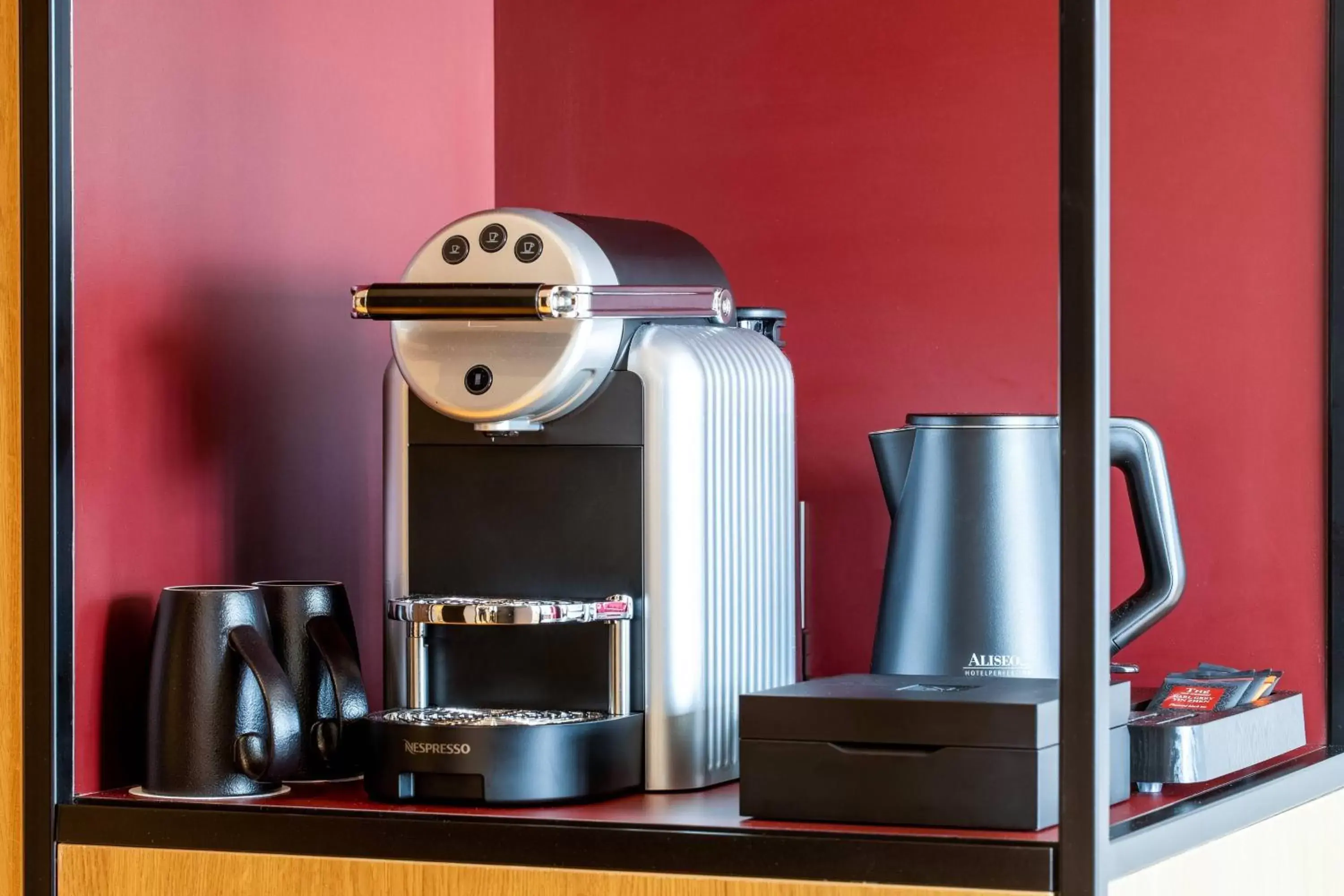 Bedroom, Coffee/Tea Facilities in Renaissance Bordeaux Hotel