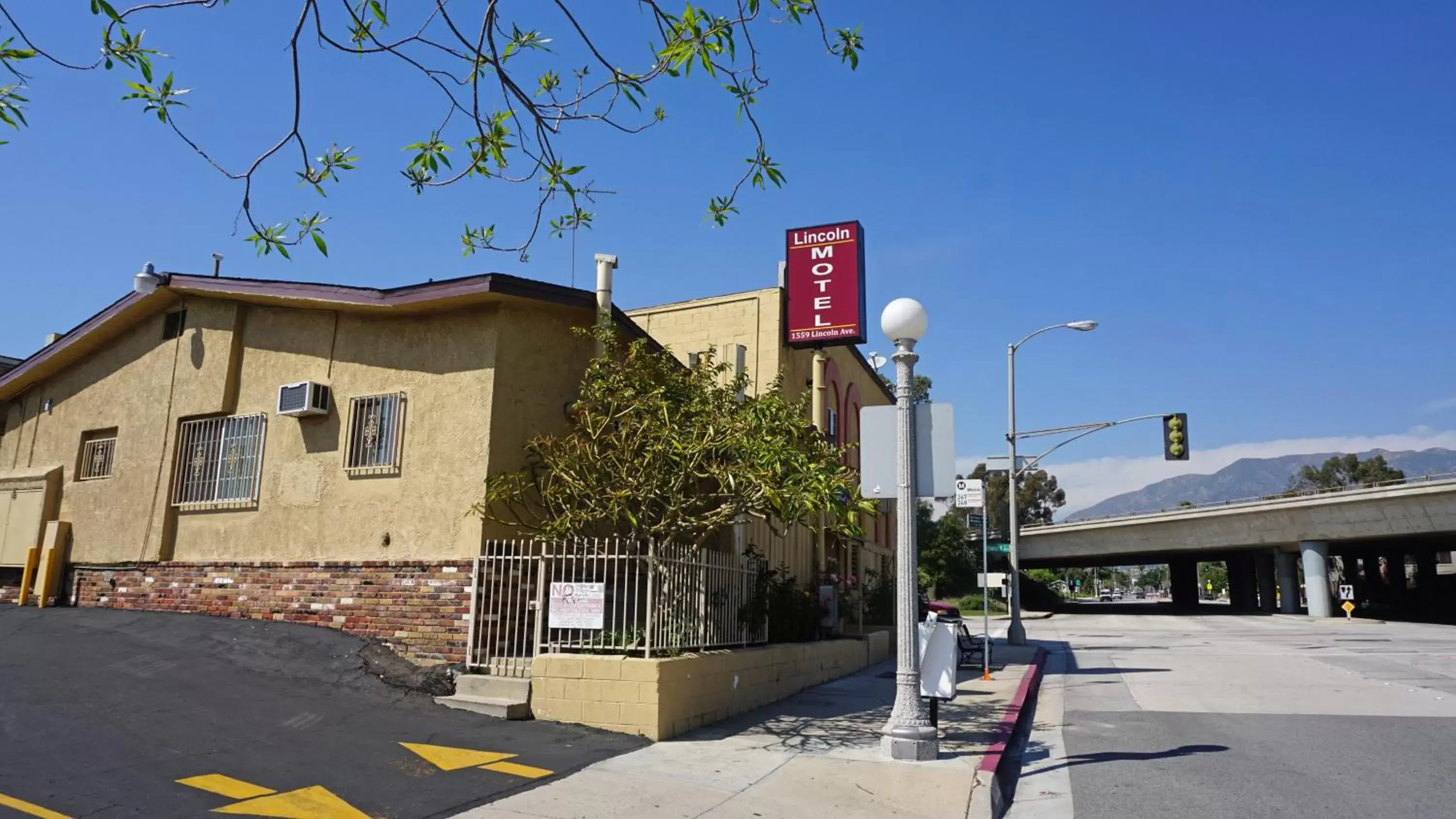 Property Building in Lincoln Motel - Los Angeles, Hollywood Area