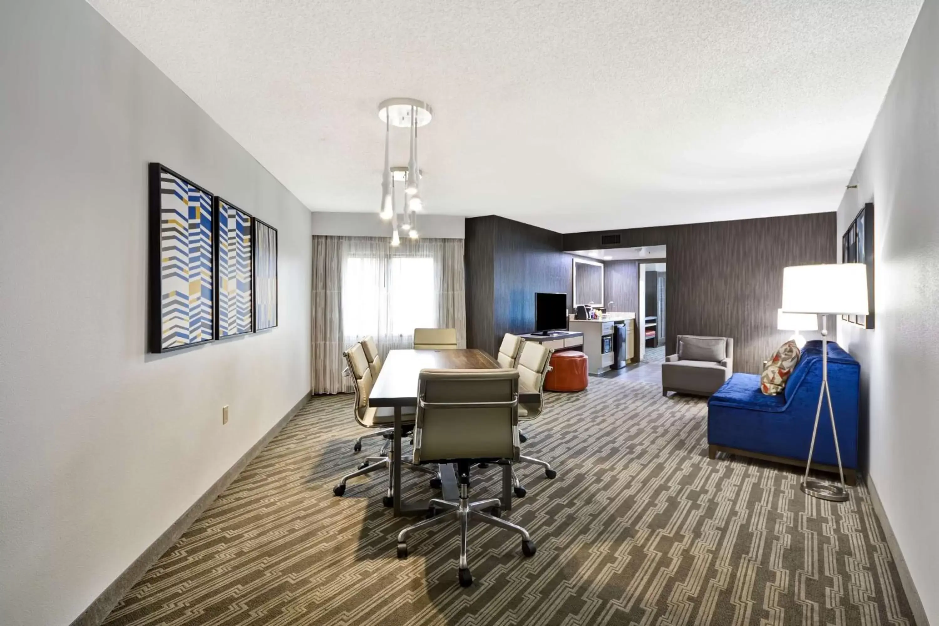 Living room, Seating Area in Embassy Suites Charlotte