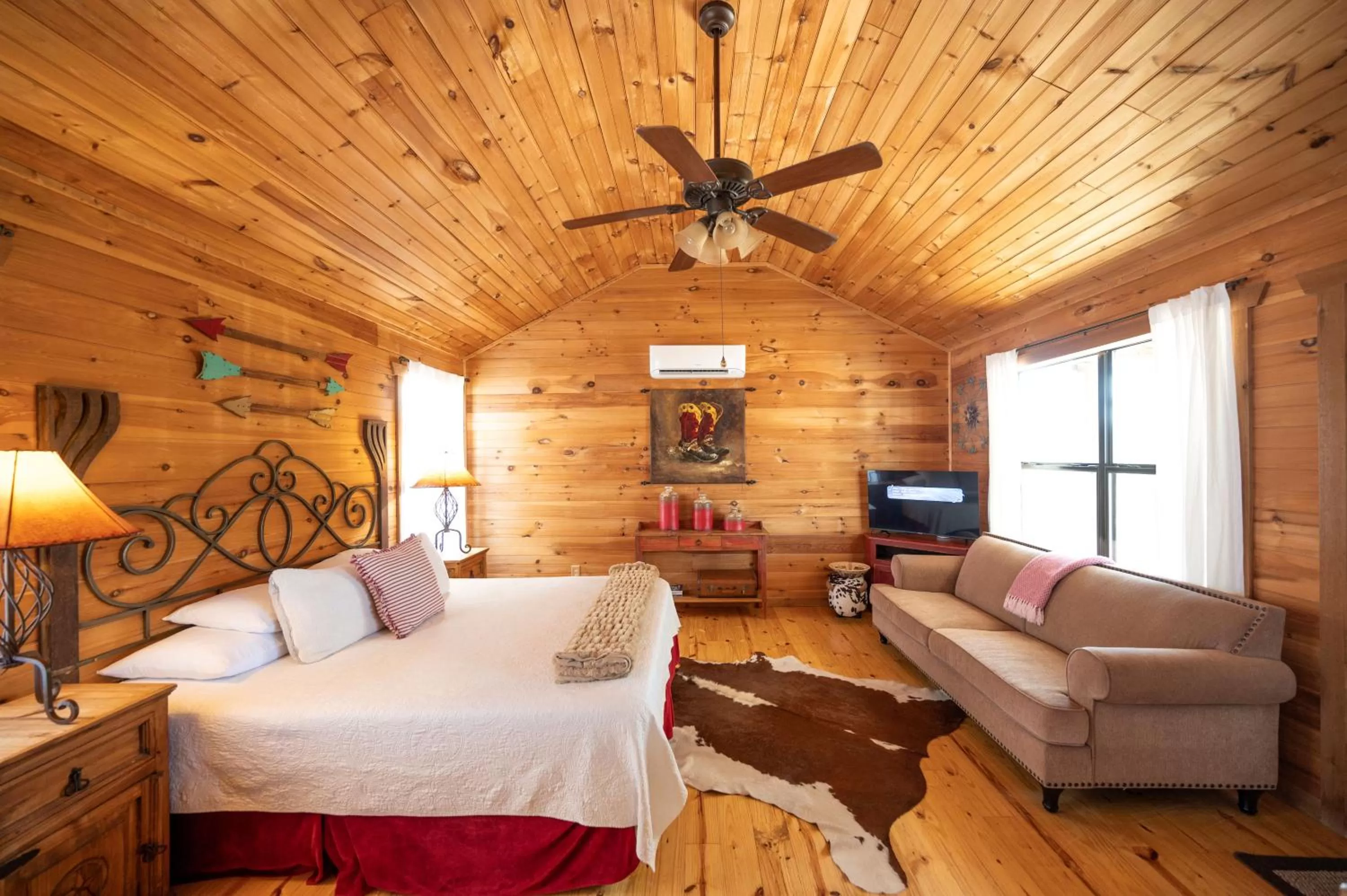 Bed in City on a Hill at Spring Creek