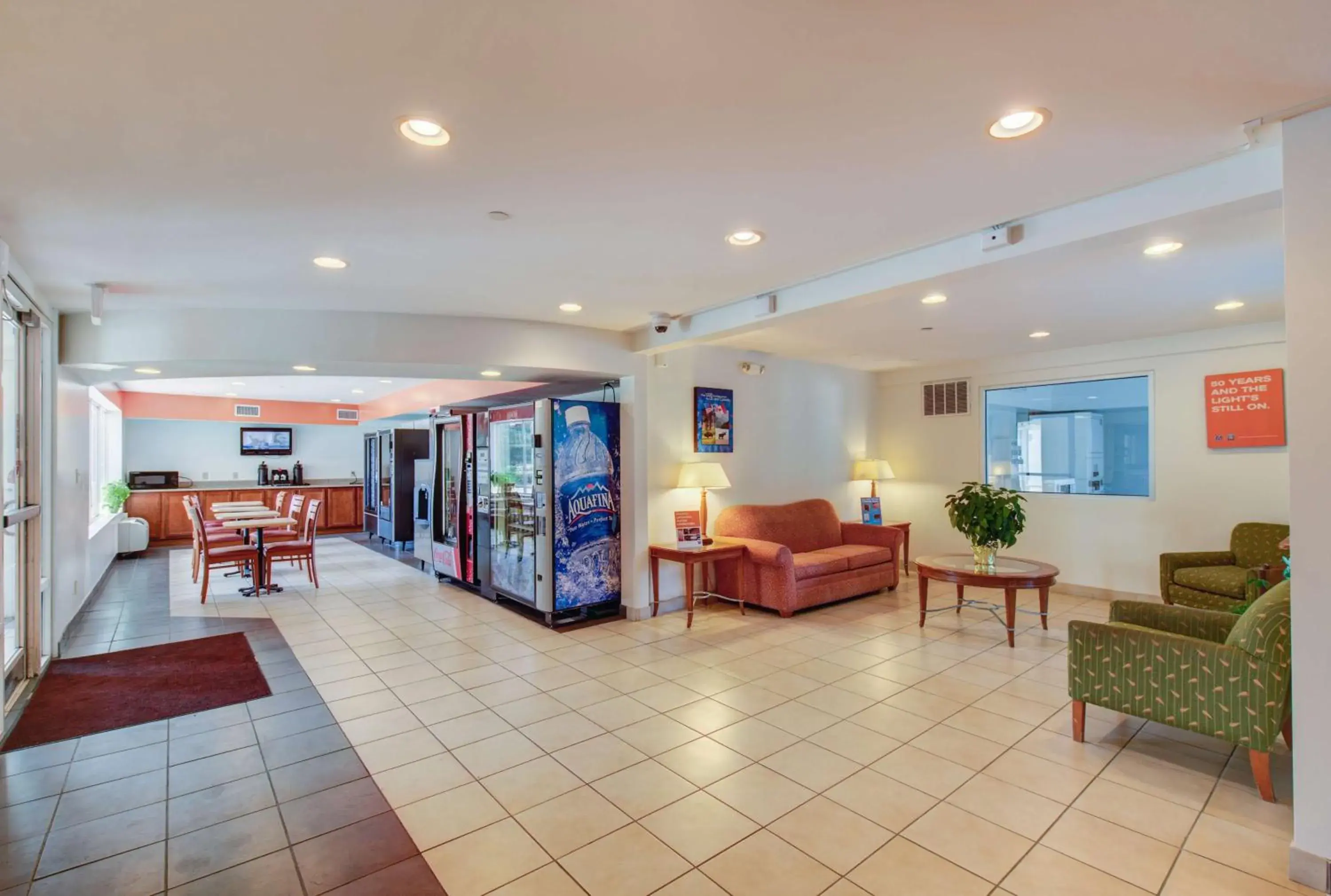 Lobby or reception, Lounge/Bar in Motel 6 Virginia Beach