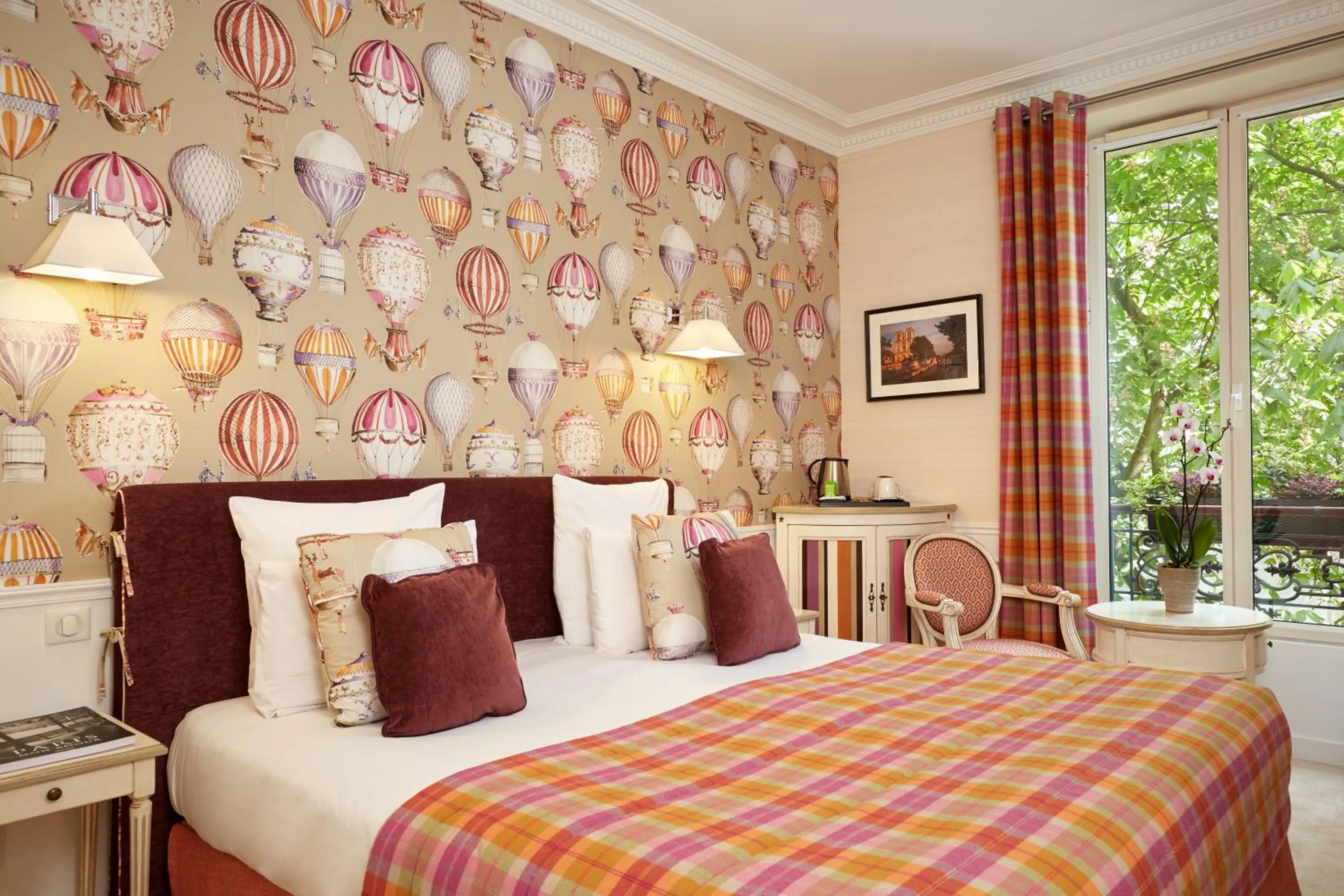 Spring, Bed in Hôtel Relais Saint Jacques Paris