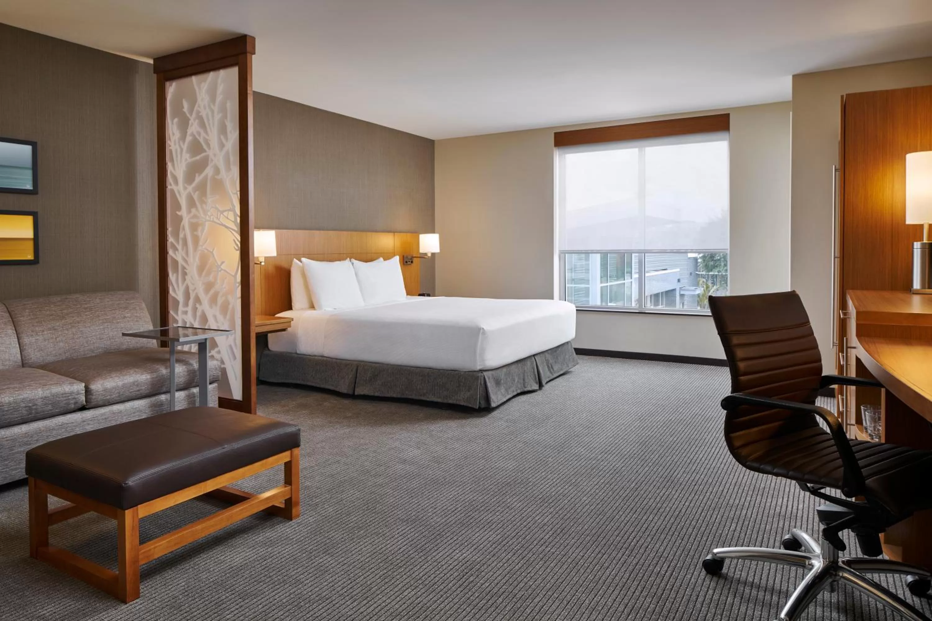 Bed in Hyatt Place Wilmington Riverfront