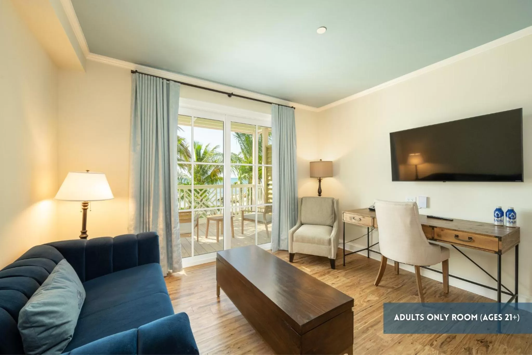 TV and multimedia in Grassy Flats Resort & Beach Club