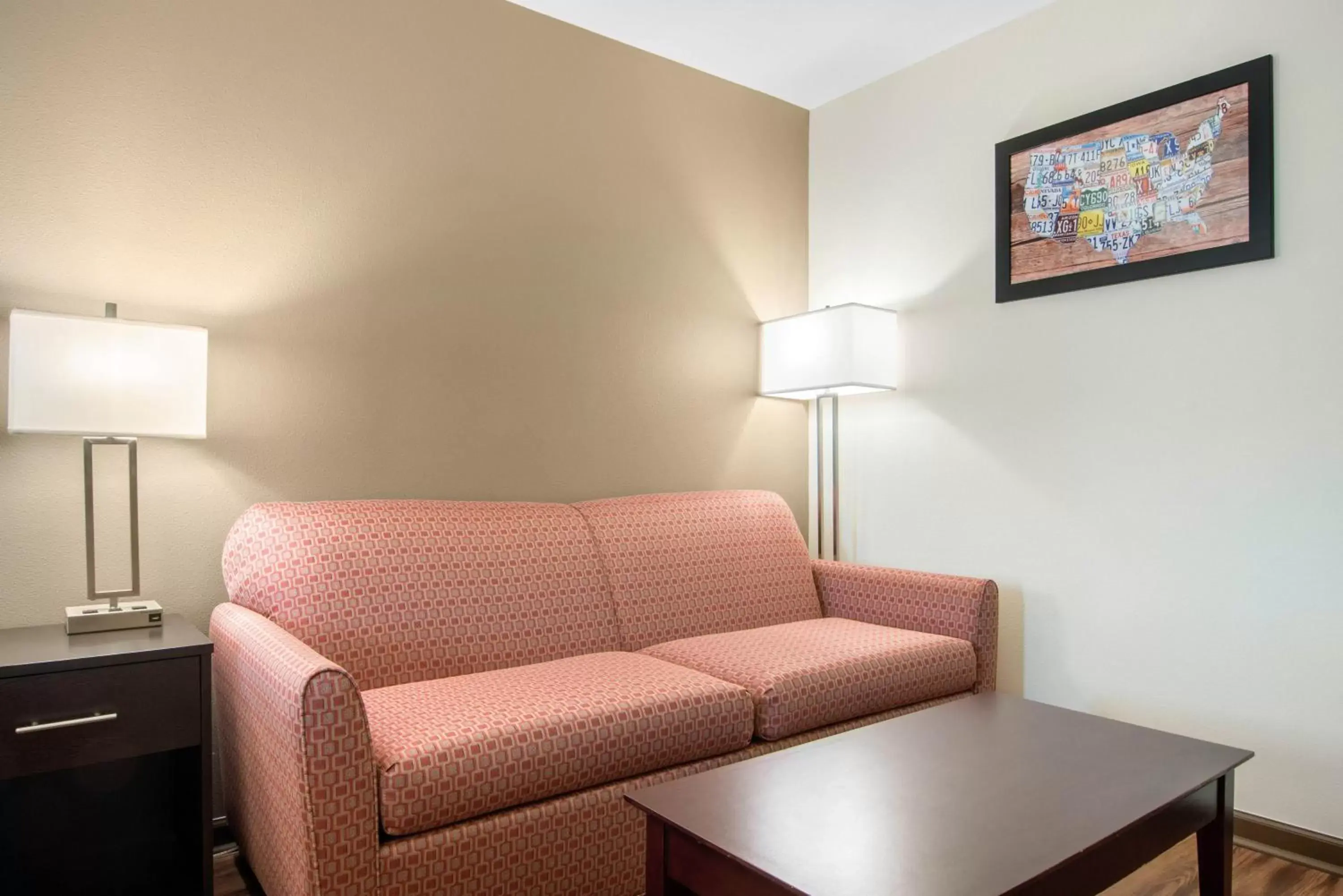 Seating Area in Econo Lodge Inn & Suites