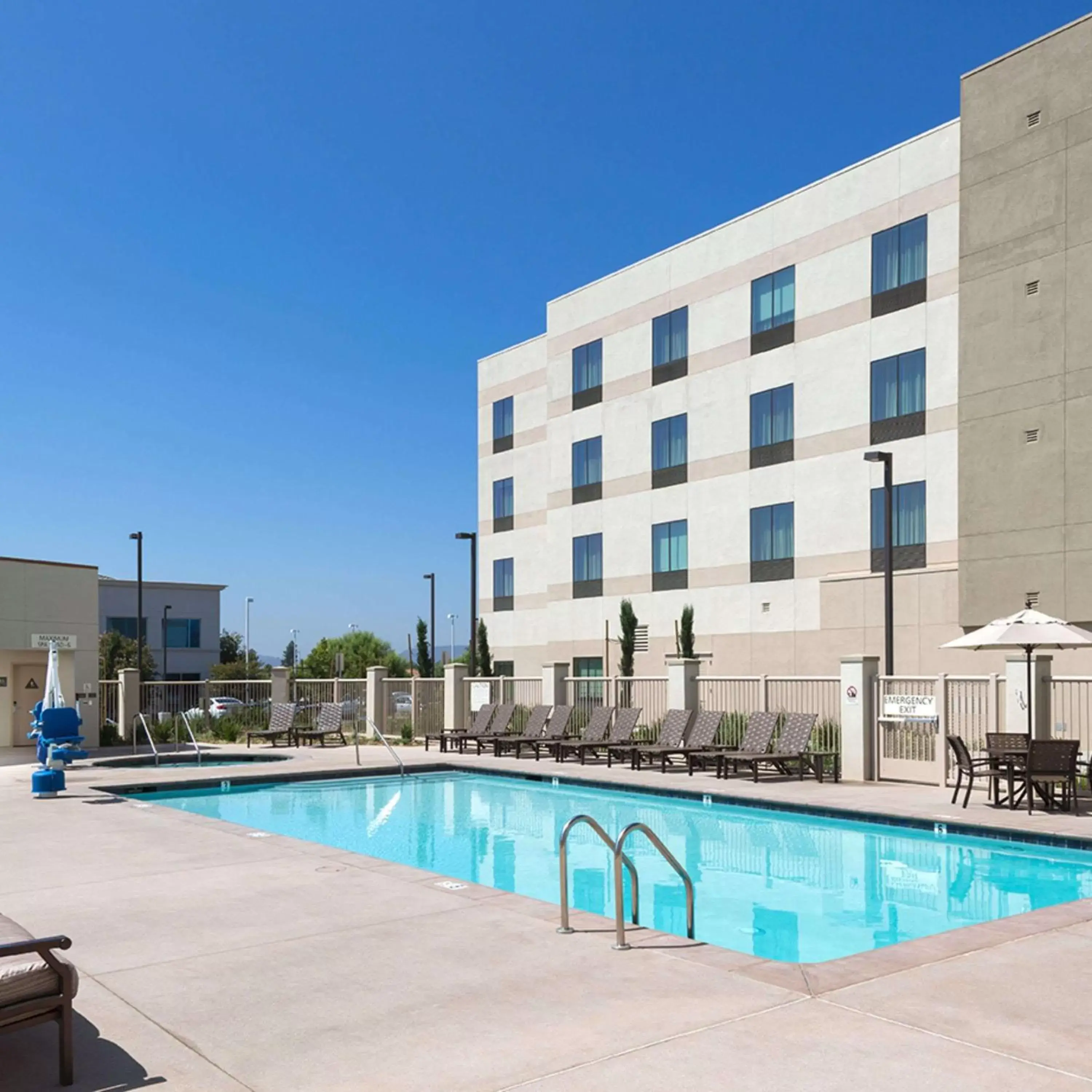 Swimming Pool in Hampton Inn & Suites Murrieta