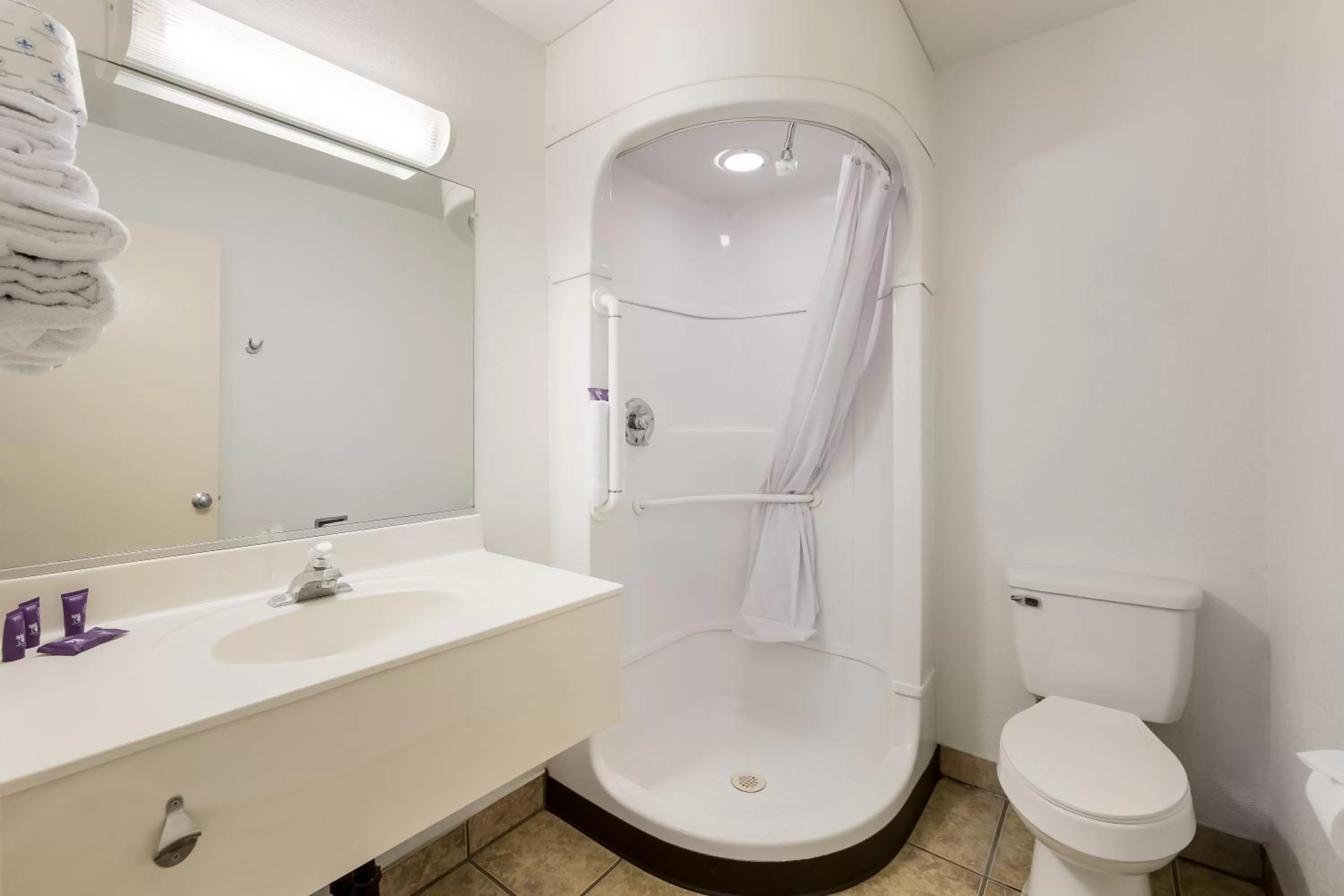 Shower in Knights Inn Sierra Vista / East Fry