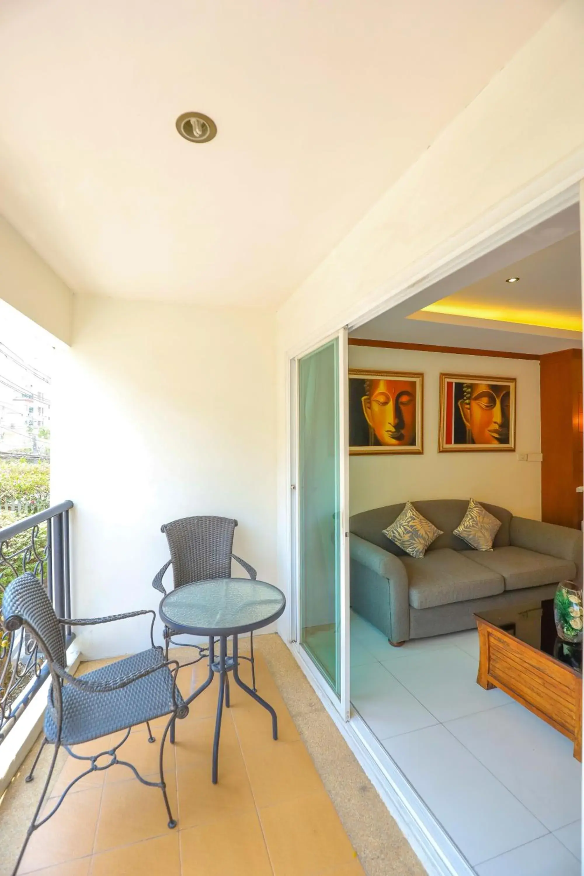 Patio, Bed in Tara Court Hotel Patio, Bed in Tara Court Hotel