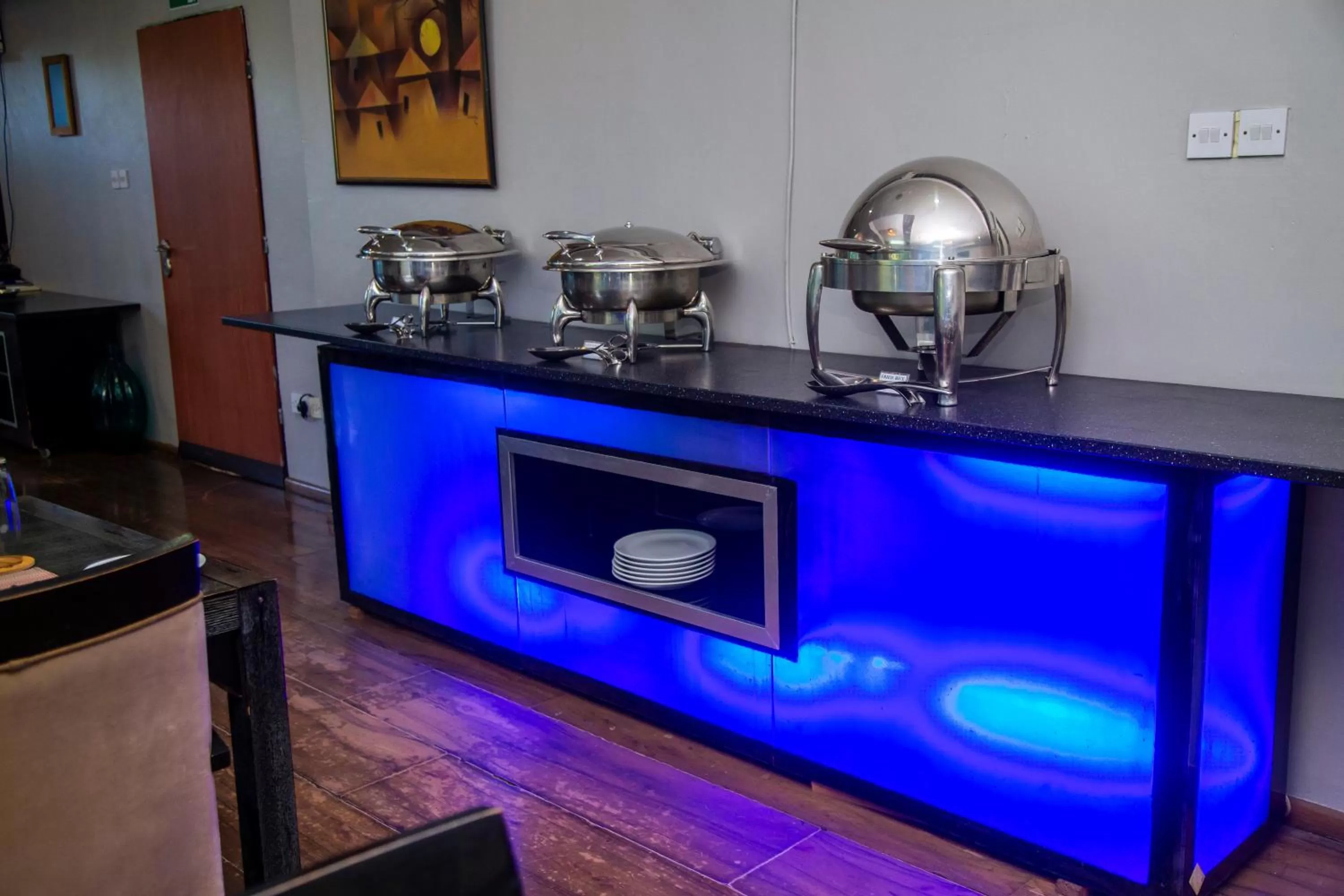 Restaurant/places to eat in Airside Hotel