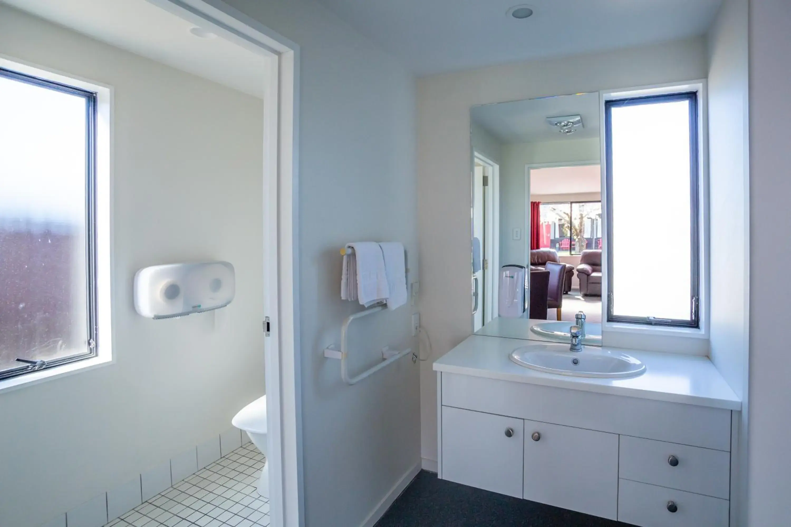 Bathroom in Christchurch Park Motel