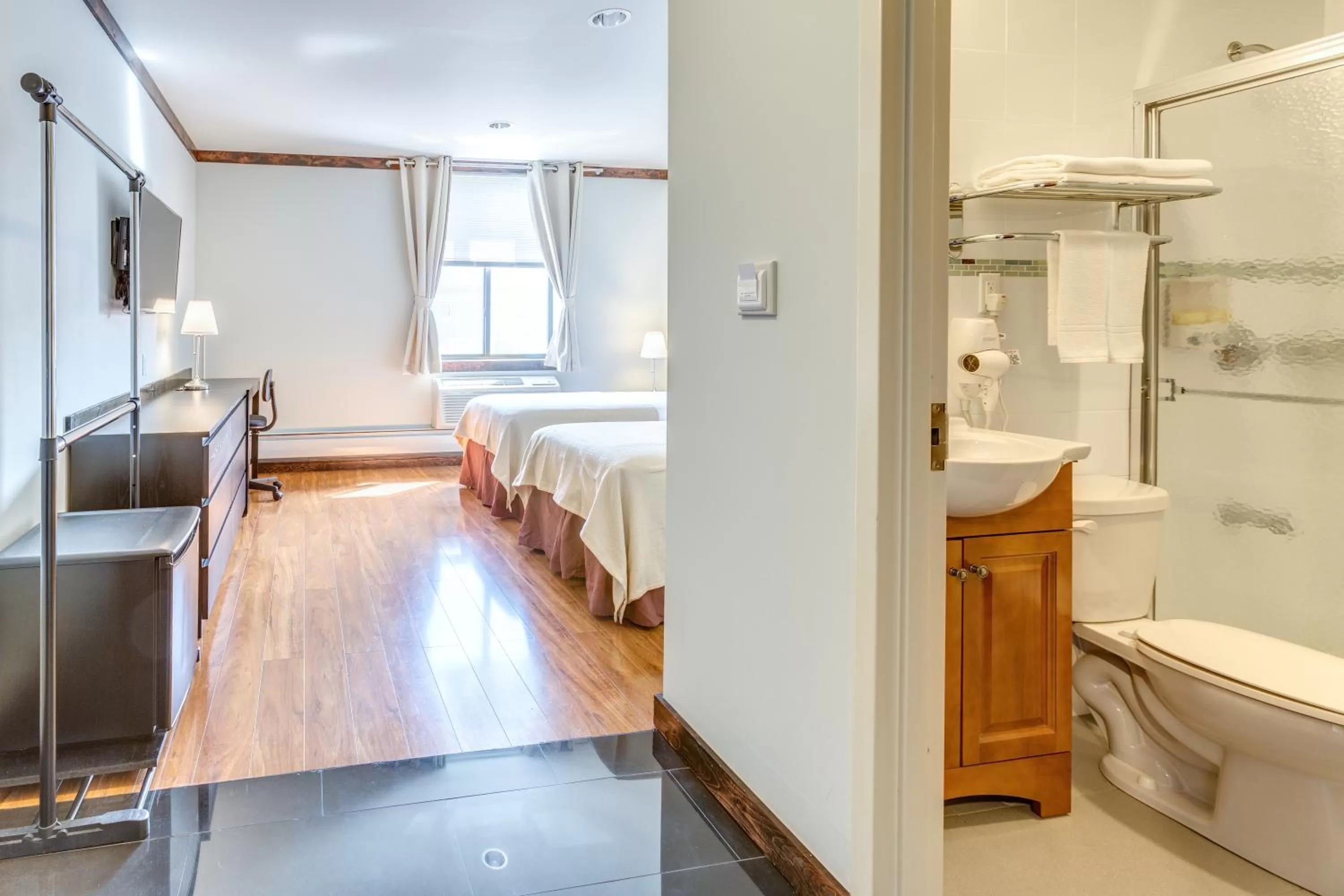 Toilet, Bed in LIC Hotel