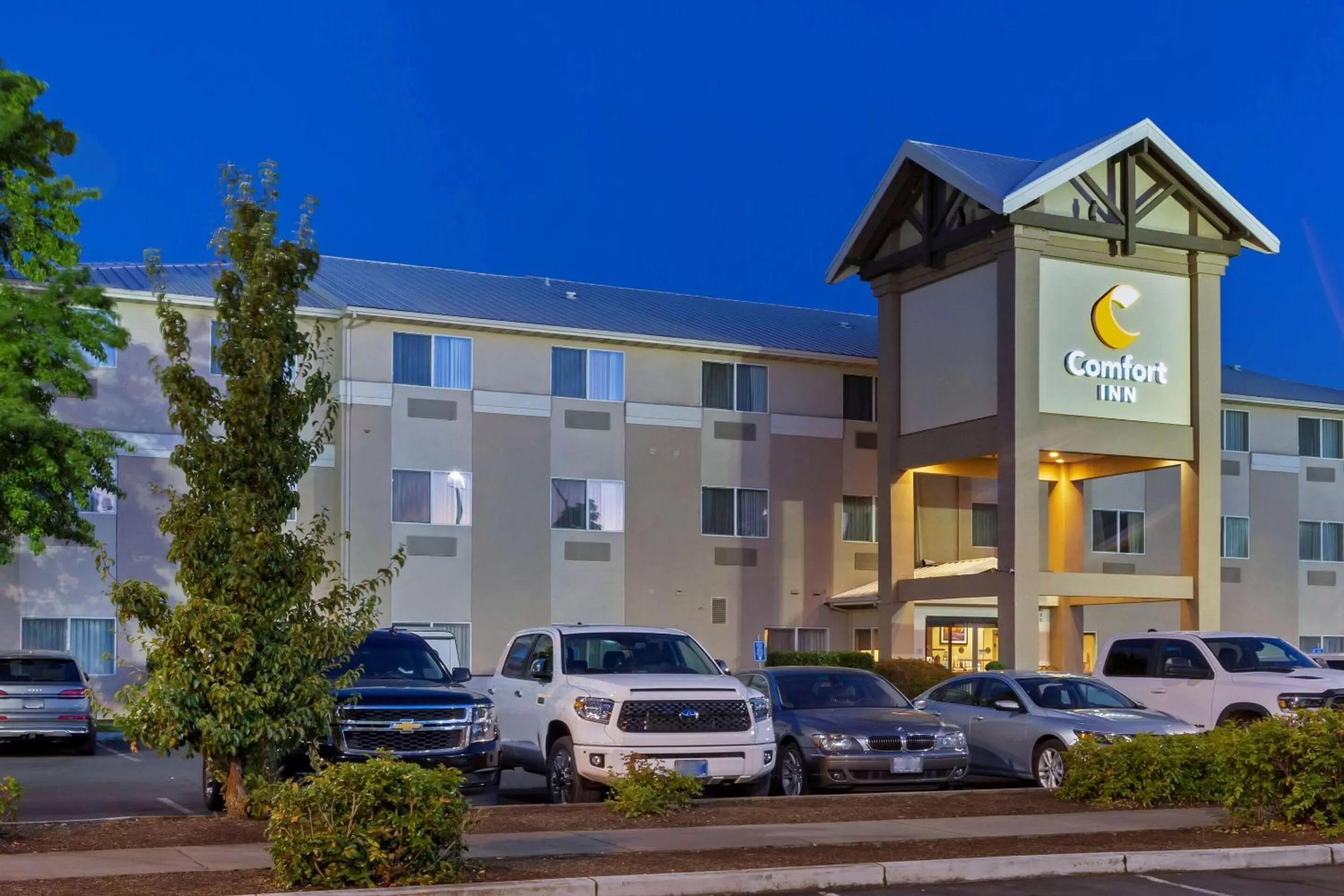 Property building in Comfort Inn Medford South
