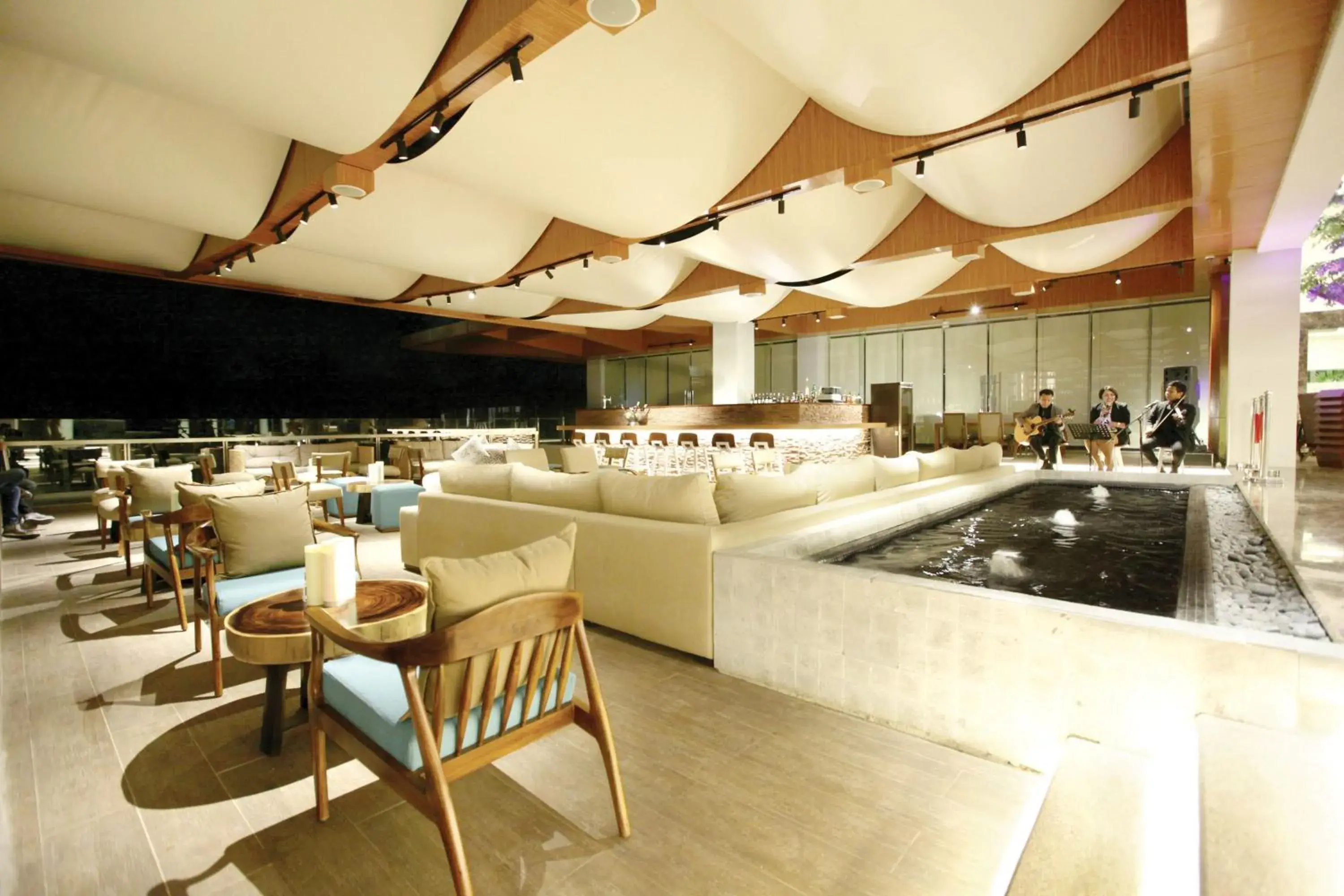 Lounge or bar, Restaurant/Places to Eat in R Hotel Rancamaya