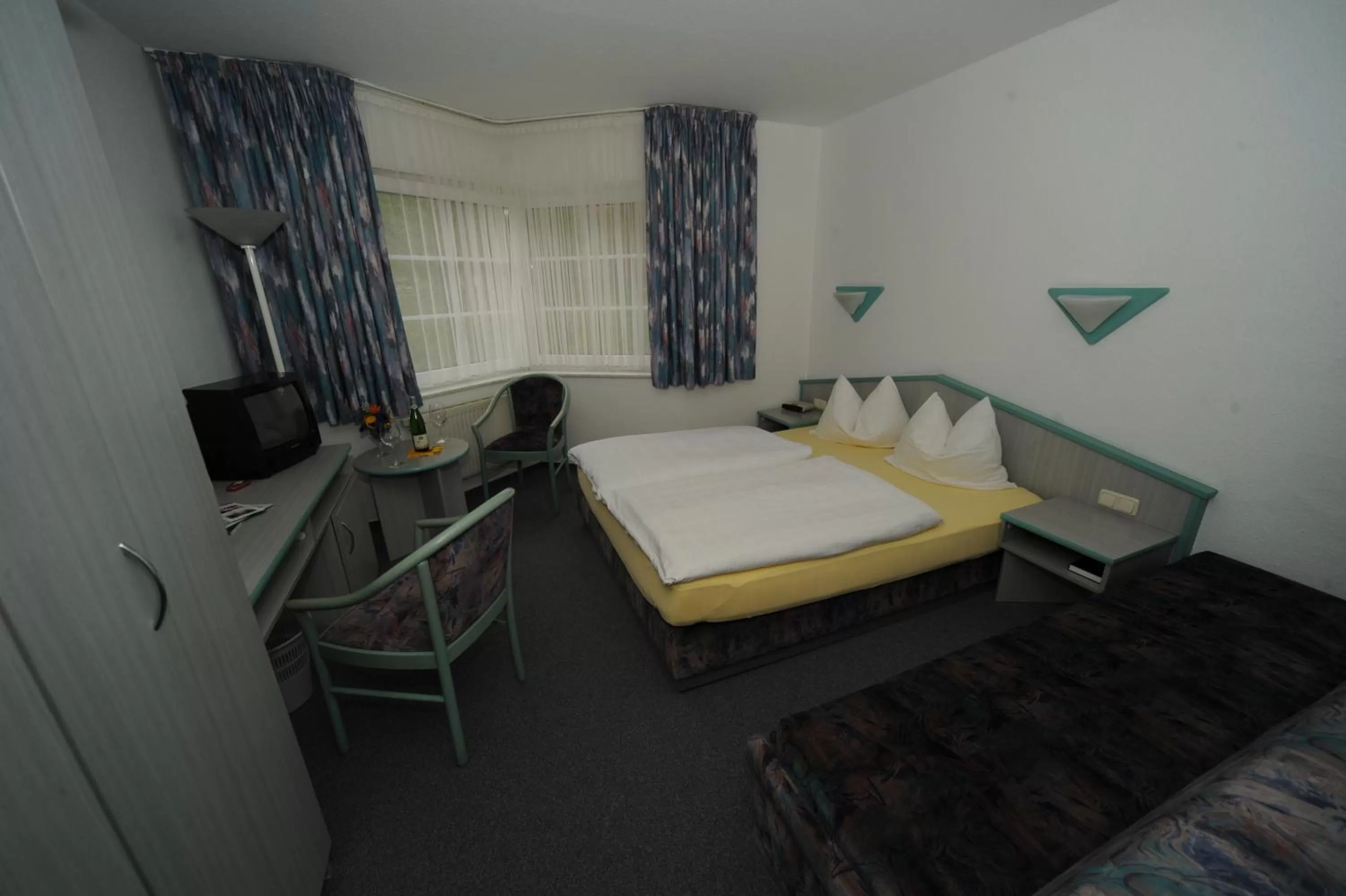 Photo of the whole room, Bed in Hotel Am Markt