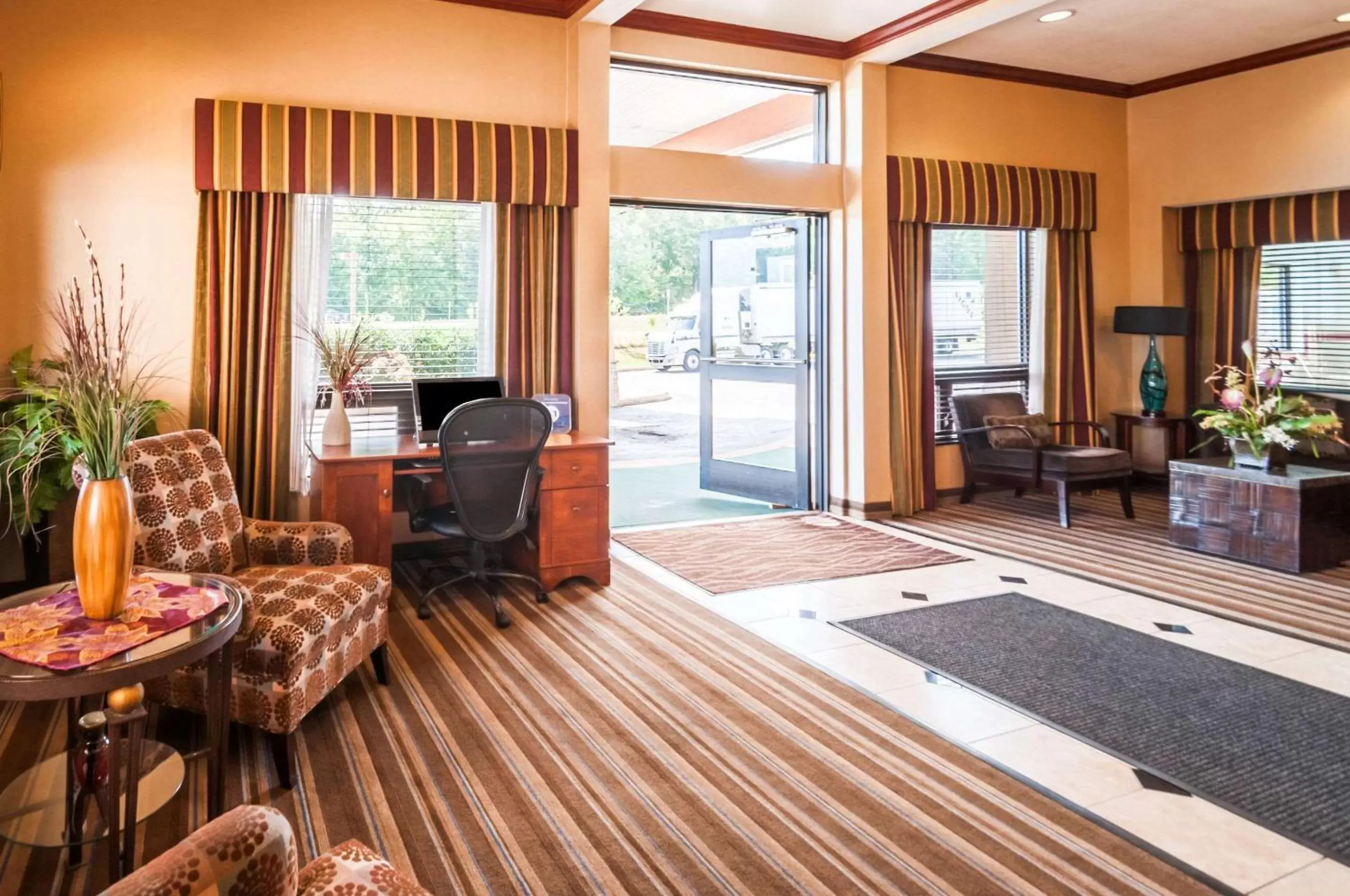 Lobby or reception, Seating Area in Comfort Inn and Suites North East