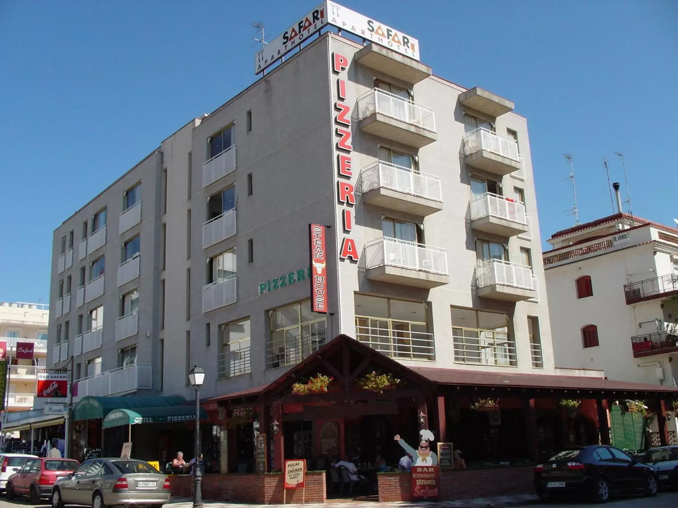 Facade/entrance, Property Building in Aparthotel Safari