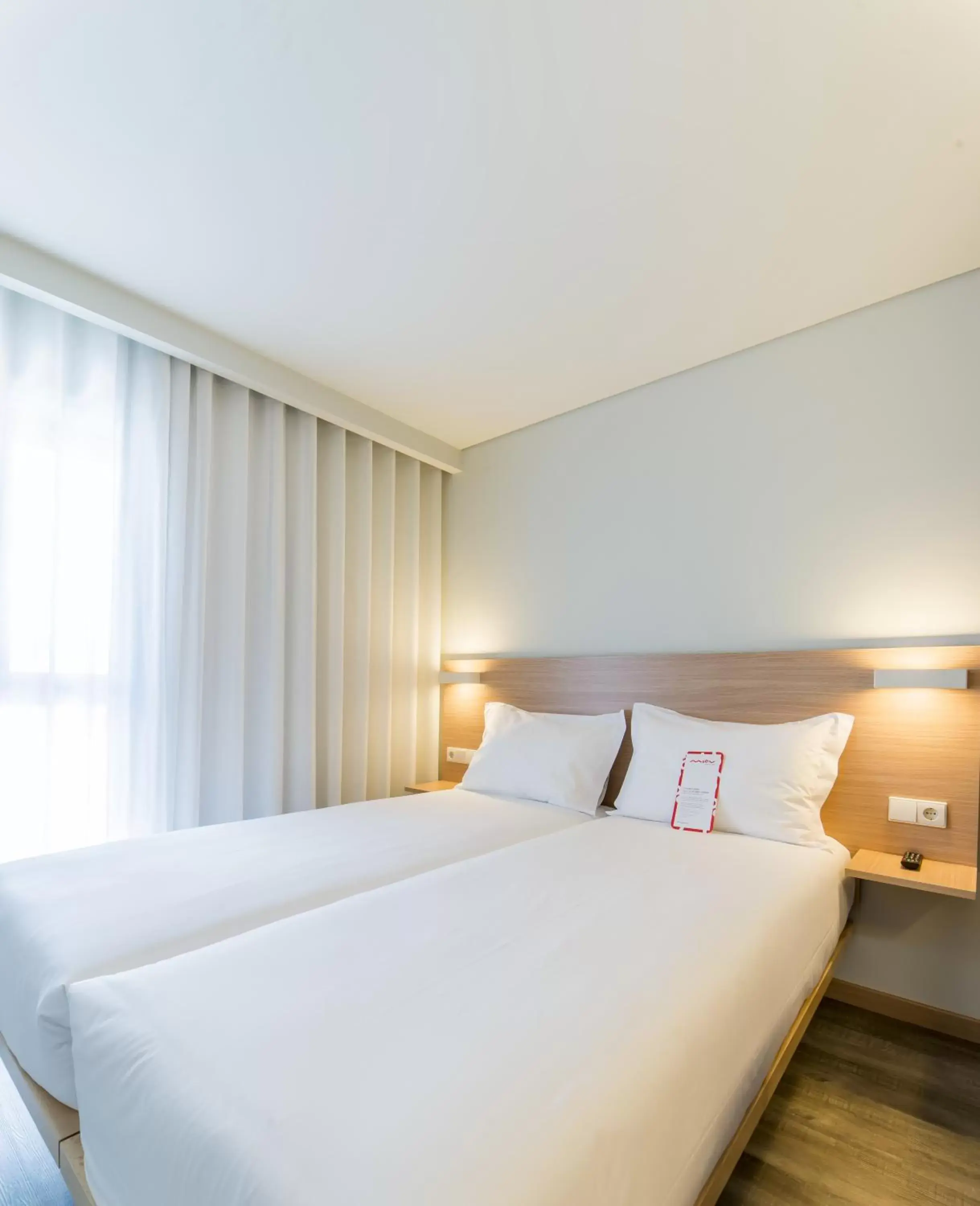 Bedroom, Bed in Moov Hotel Porto Norte