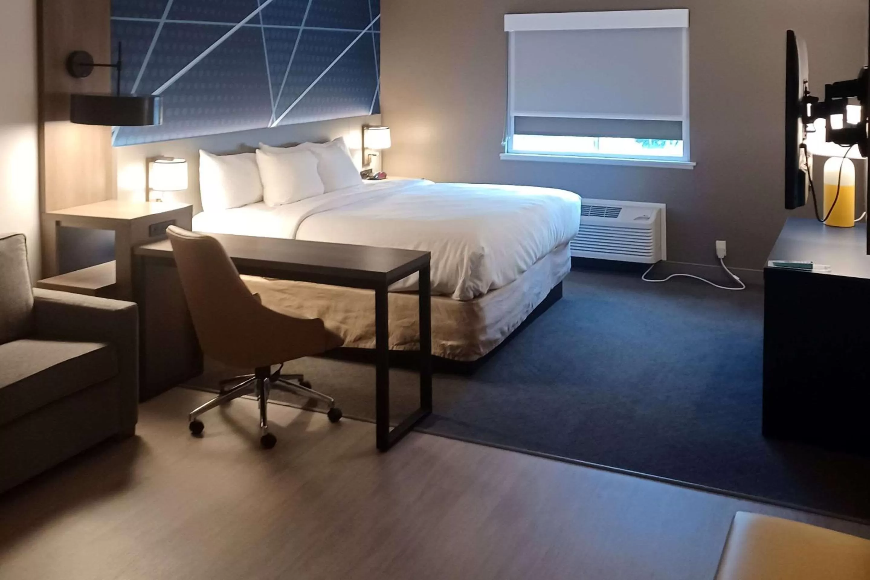 Bed in Comfort Inn Edinburgh - Columbus