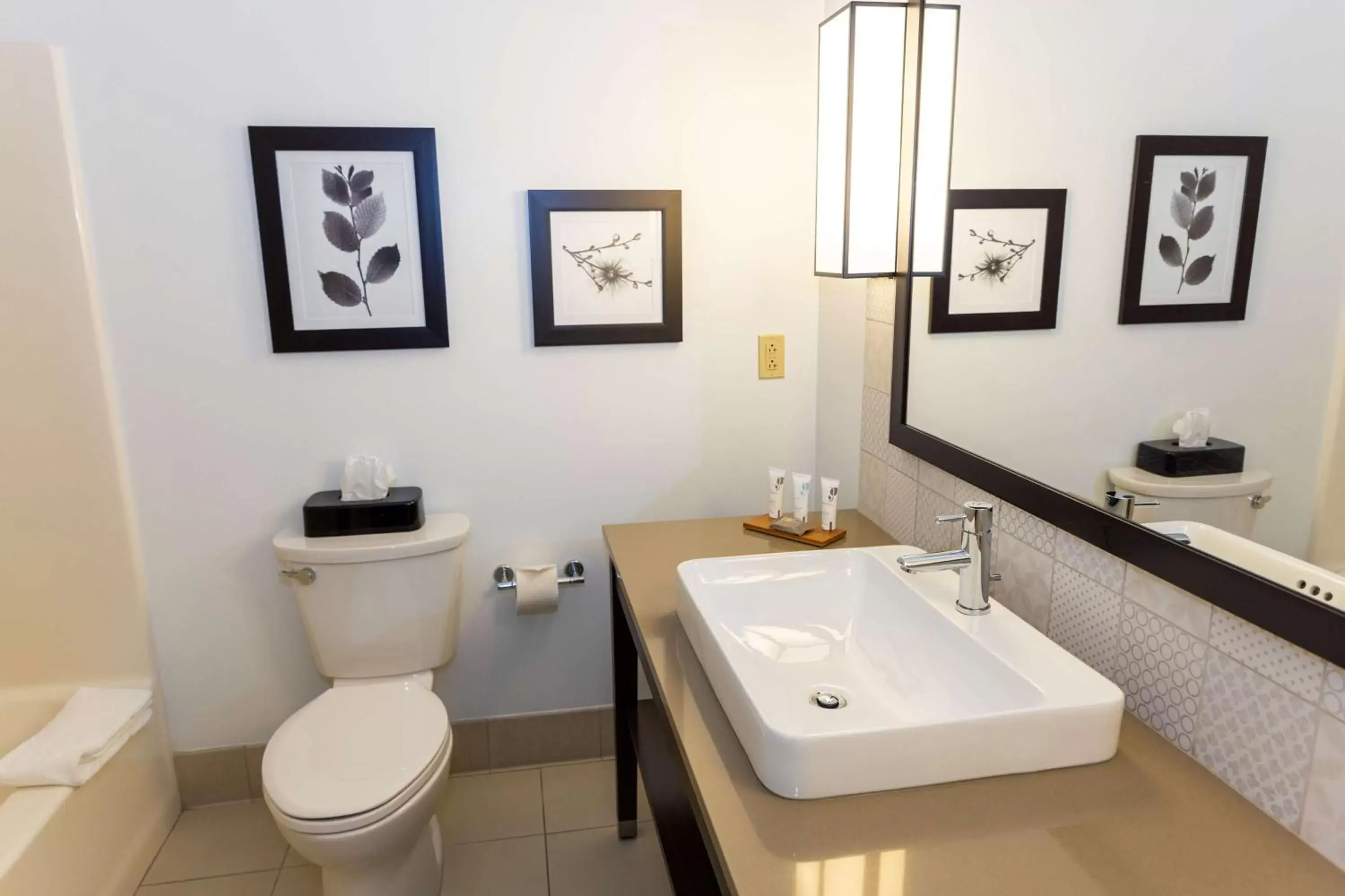 Bathroom in Country Inn & Suites by Radisson, Lehighton (Jim Thorpe), PA