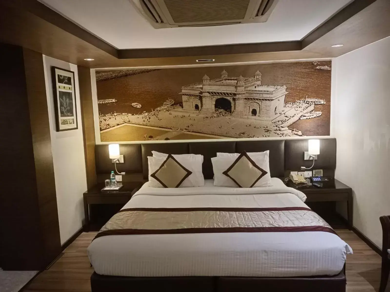 Photo of the whole room, Bed in Royal Orchid Central Grazia, Navi Mumbai