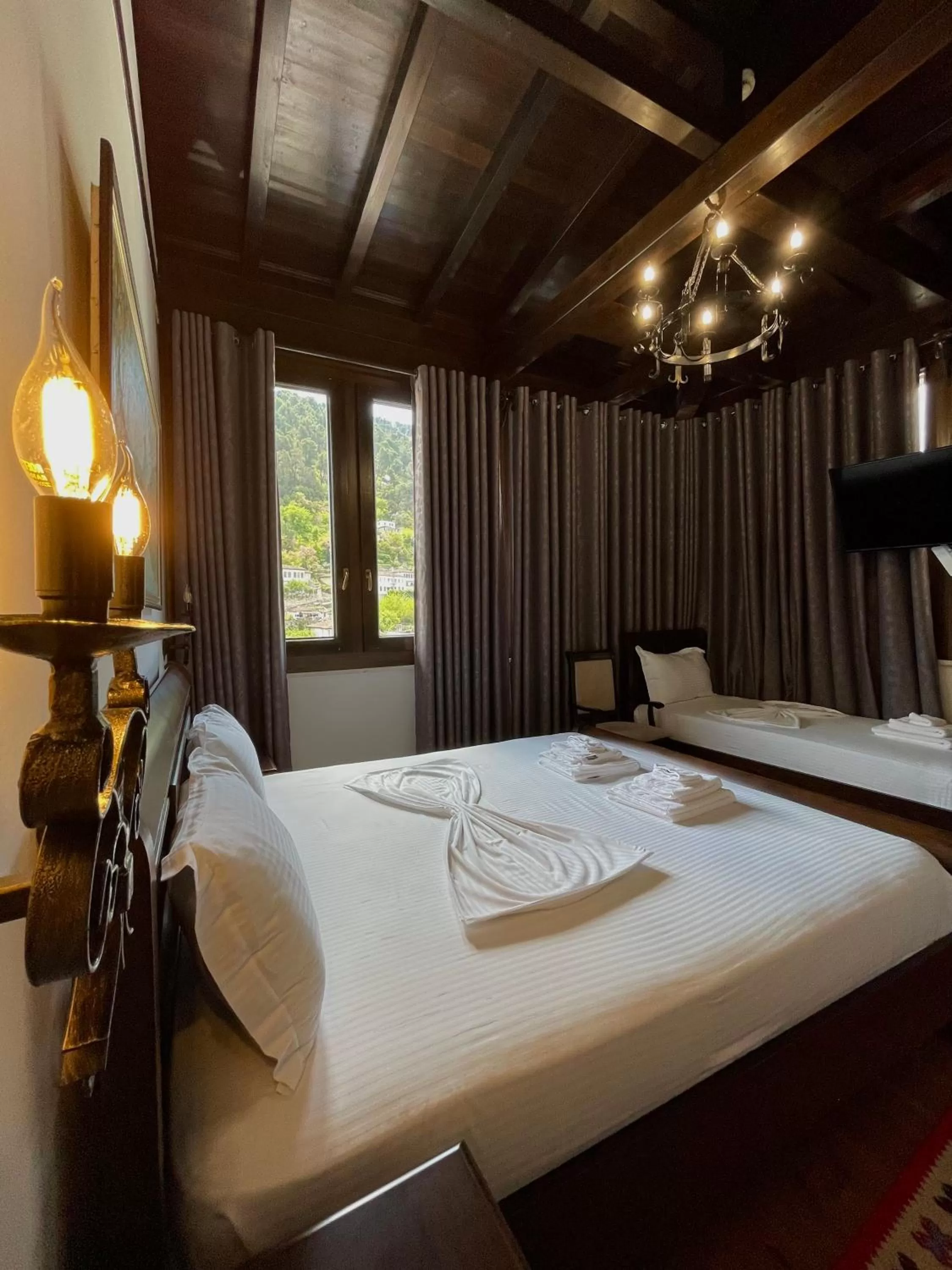 Bed in White House Berat