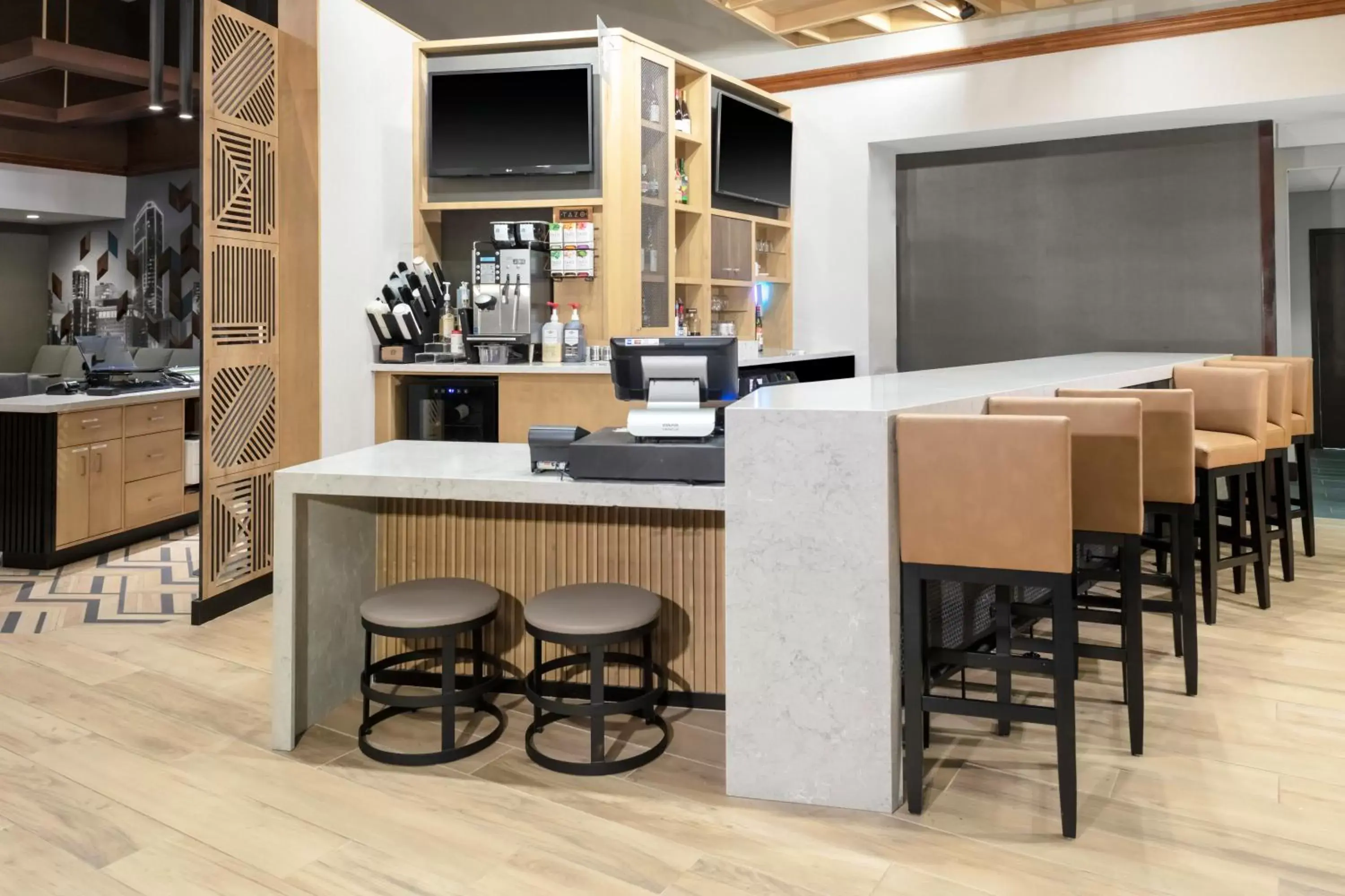 Lounge or bar in Hyatt Place-Dallas/Arlington Lounge or bar in Hyatt Place-Dallas/Arlington