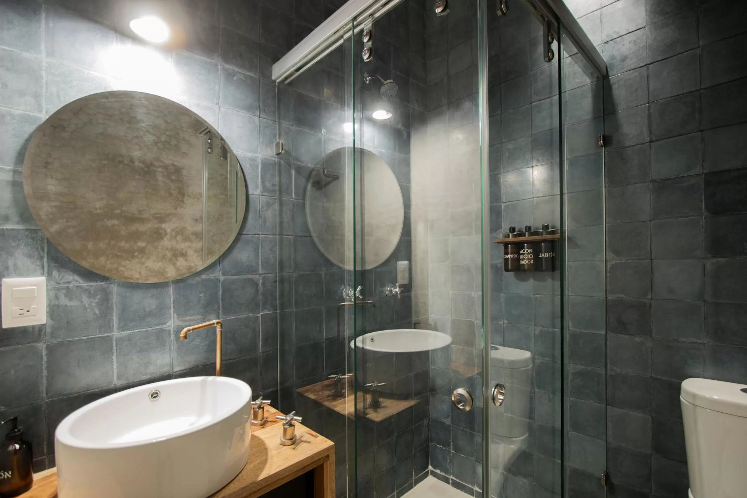 Toilet in Hotel Sin Nombre