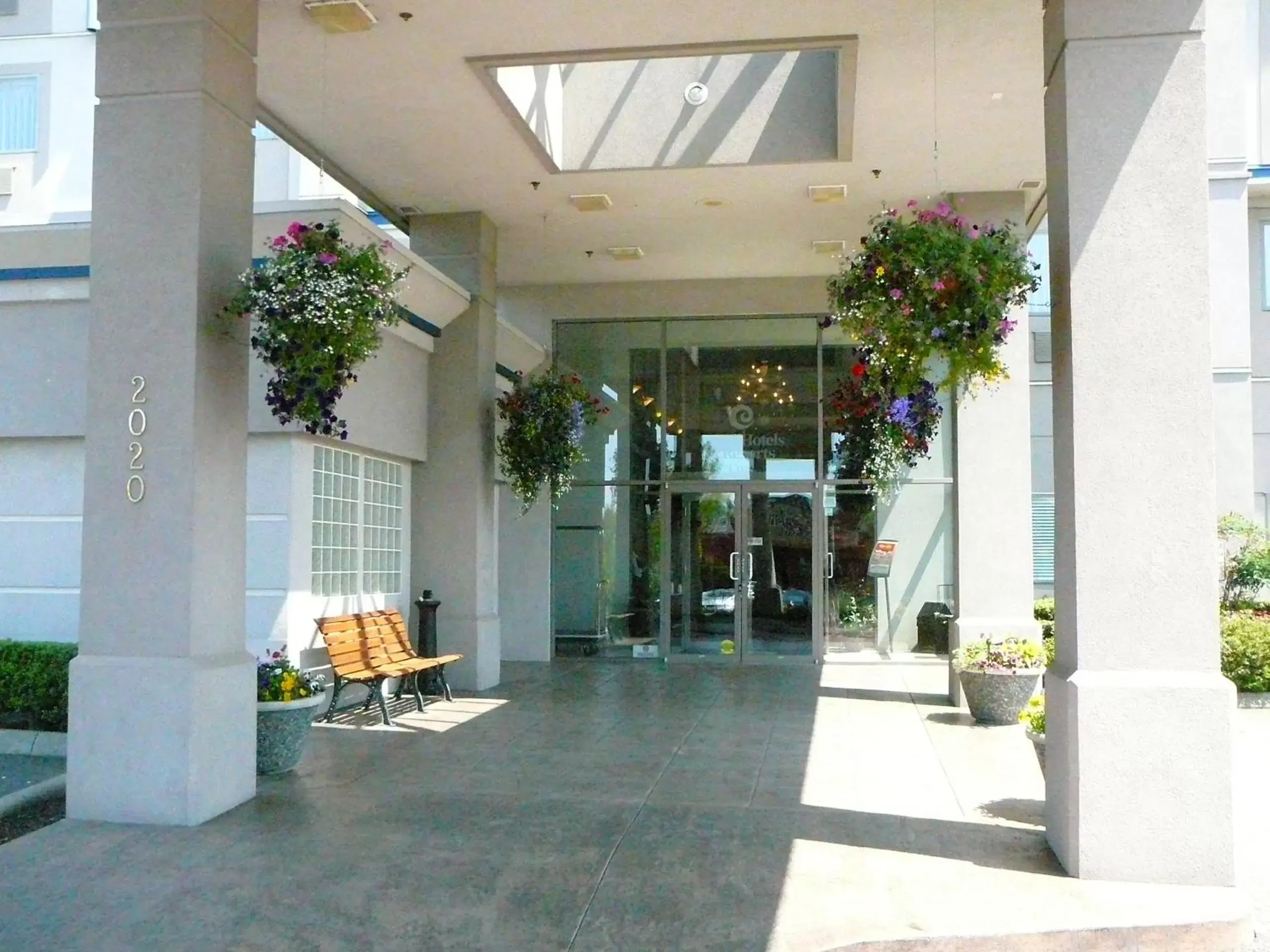 Facade/entrance in Coast Abbotsford Hotel & Suites