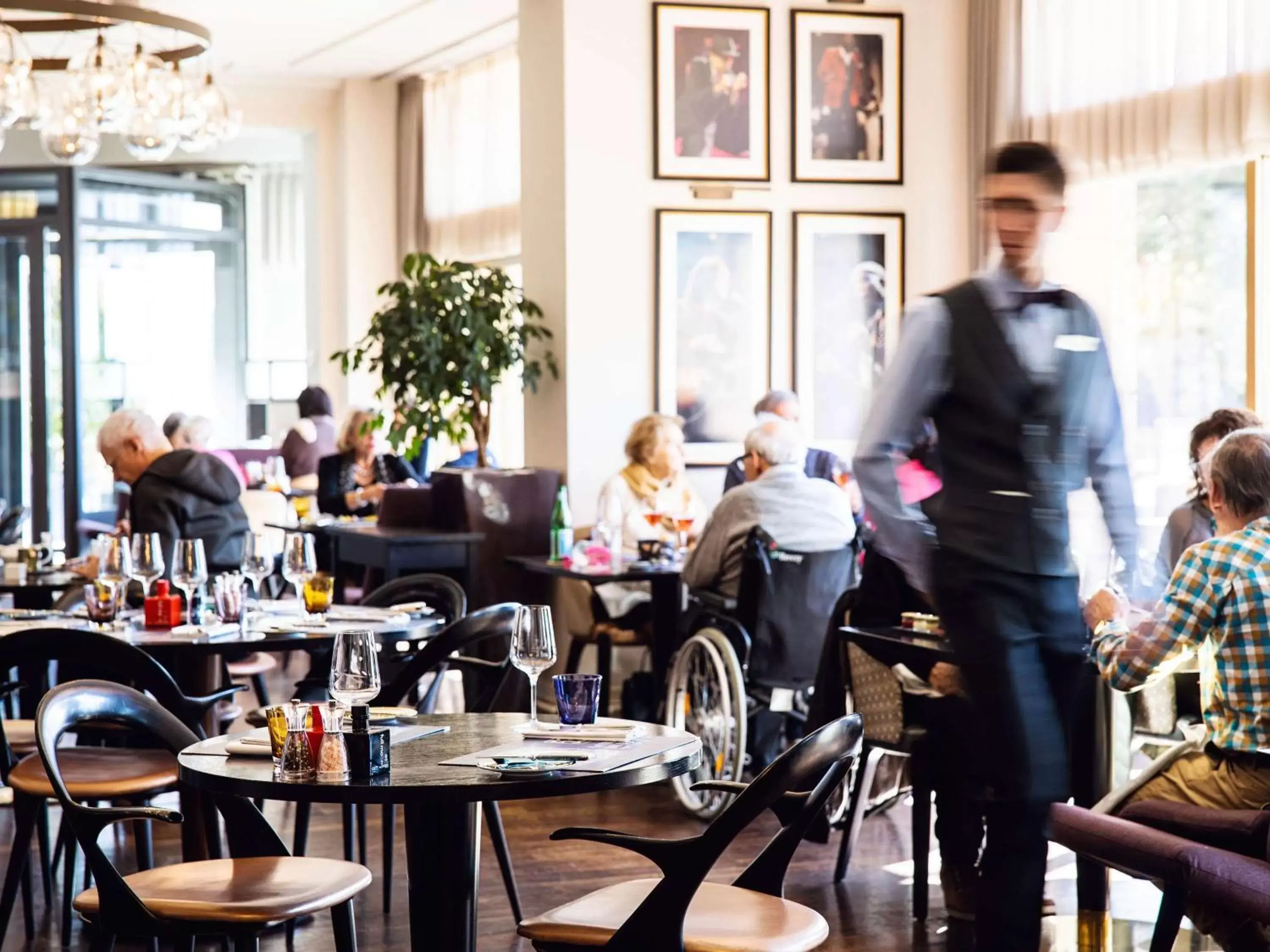 Restaurant/places to eat in Fairmont Le Montreux Palace