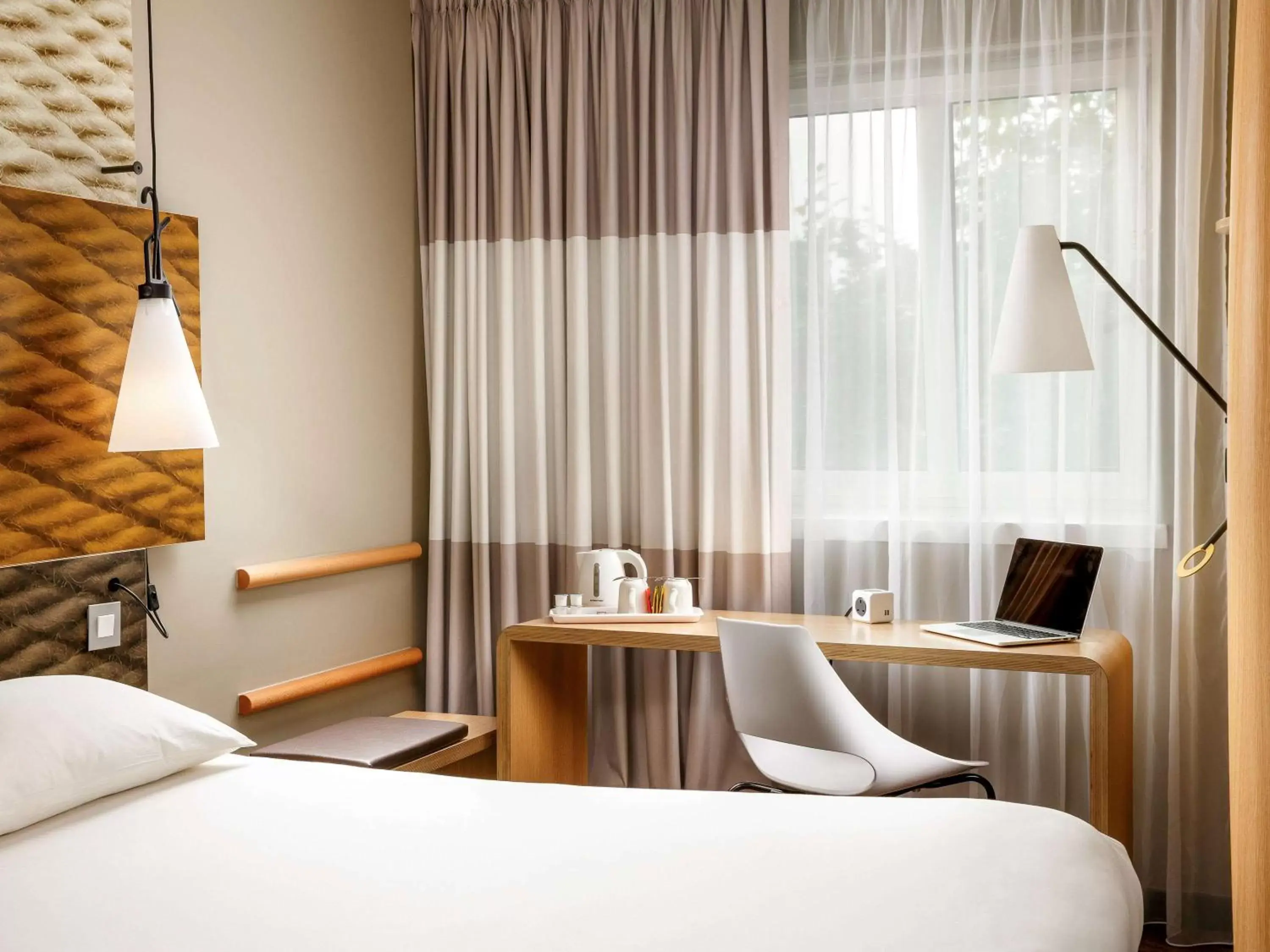 Photo of the whole room, Bed in ibis London Barking Photo of the whole room, Bed in ibis London Barking