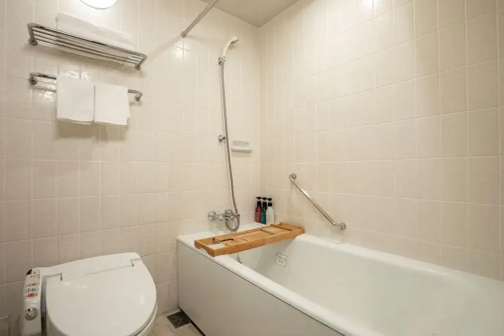 Bath, Bathroom in Hotel Cadenza Tokyo