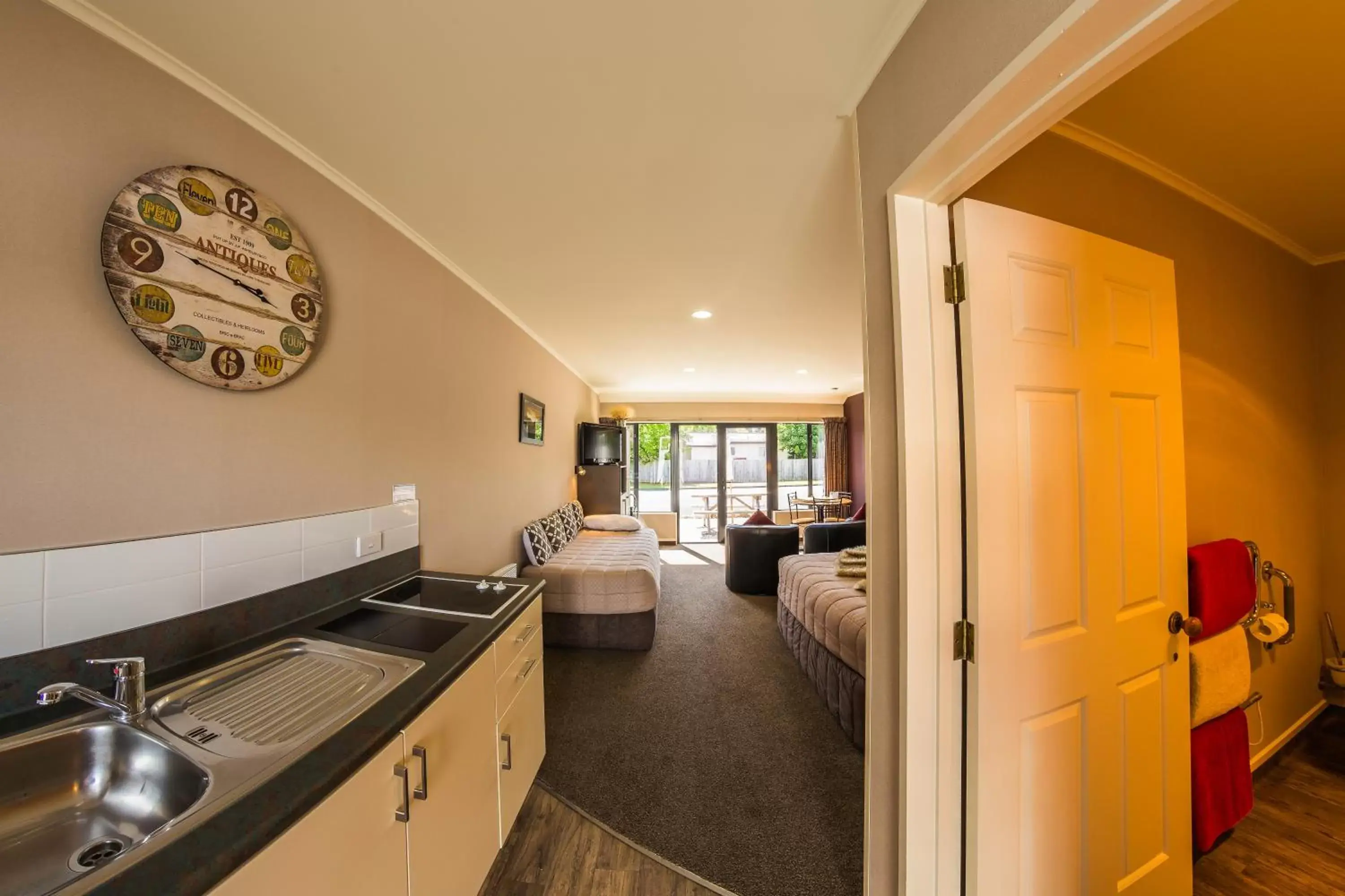 Kitchen or kitchenette, Kitchen/Kitchenette in Lakefront Lodge