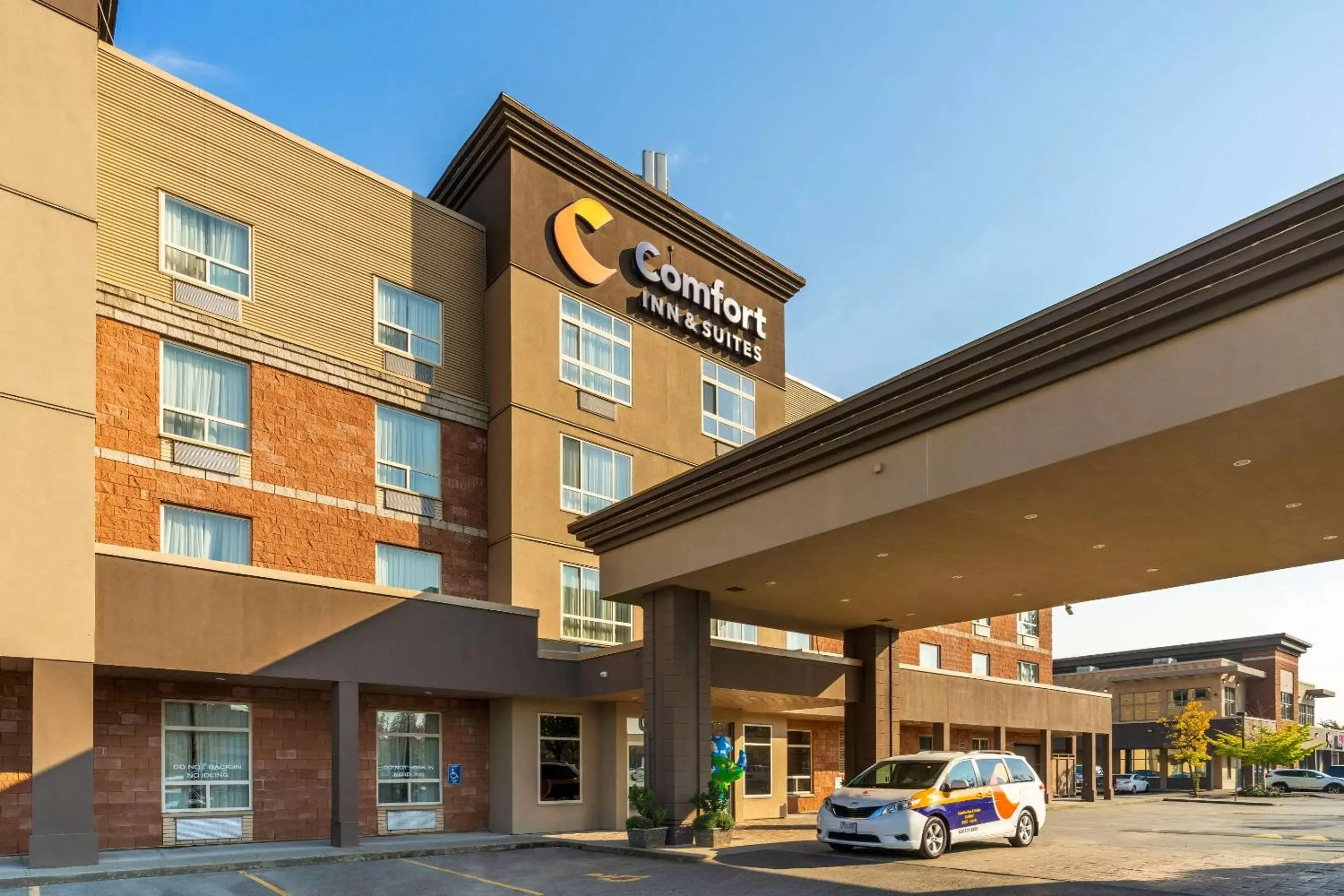 Property Building in Comfort Inn & Suites Surrey